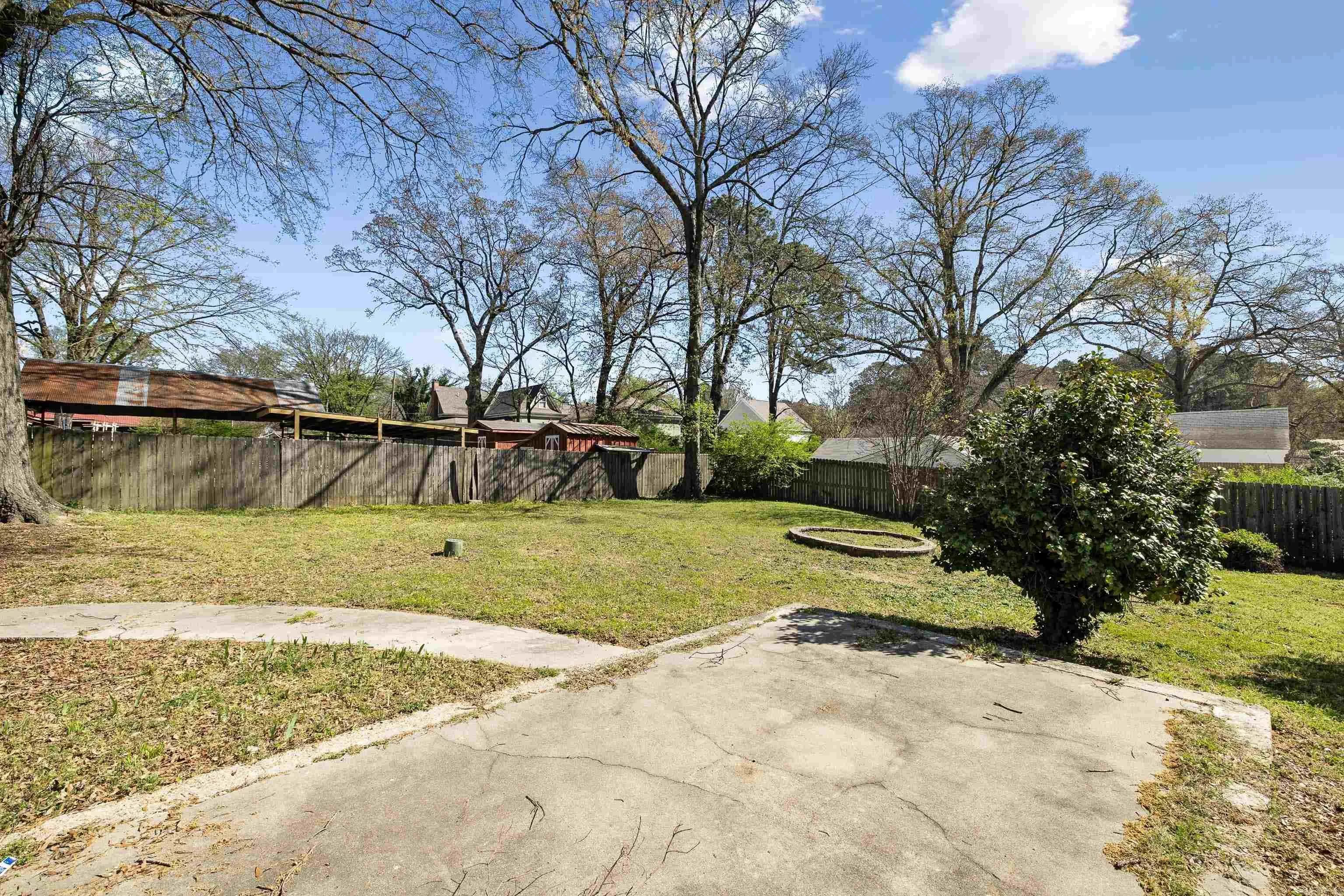 Property at 305 N East - Image 46