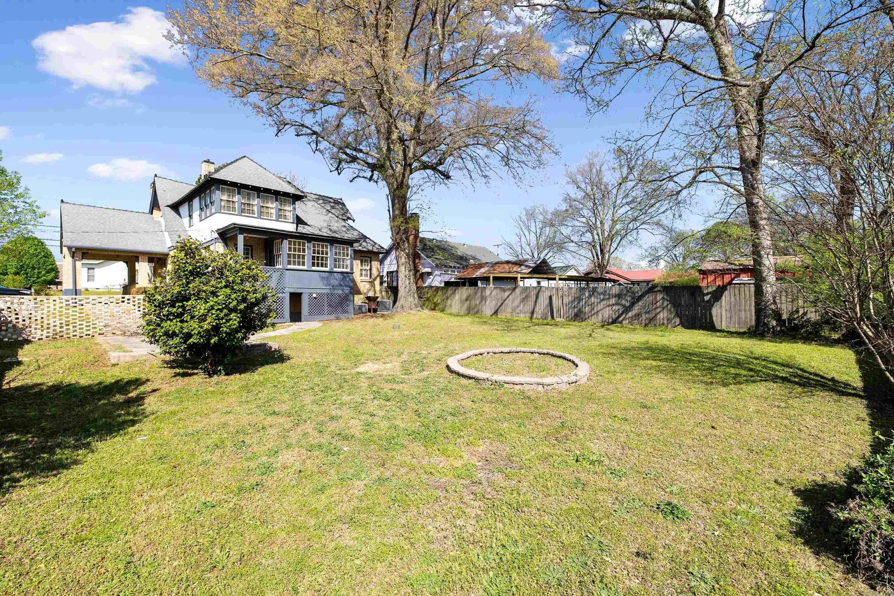 Property at 305 N East - Image 43