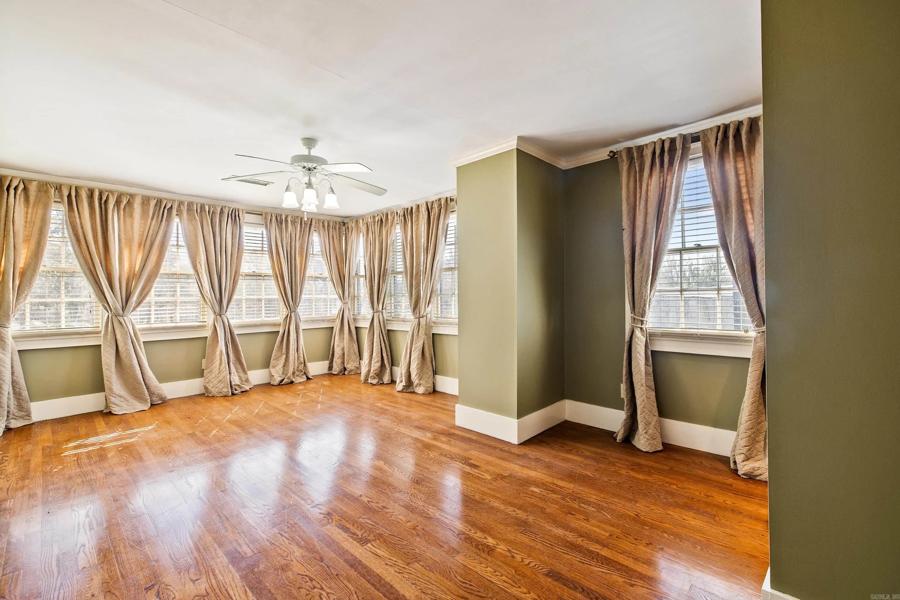 Property at 305 N East - Image 33