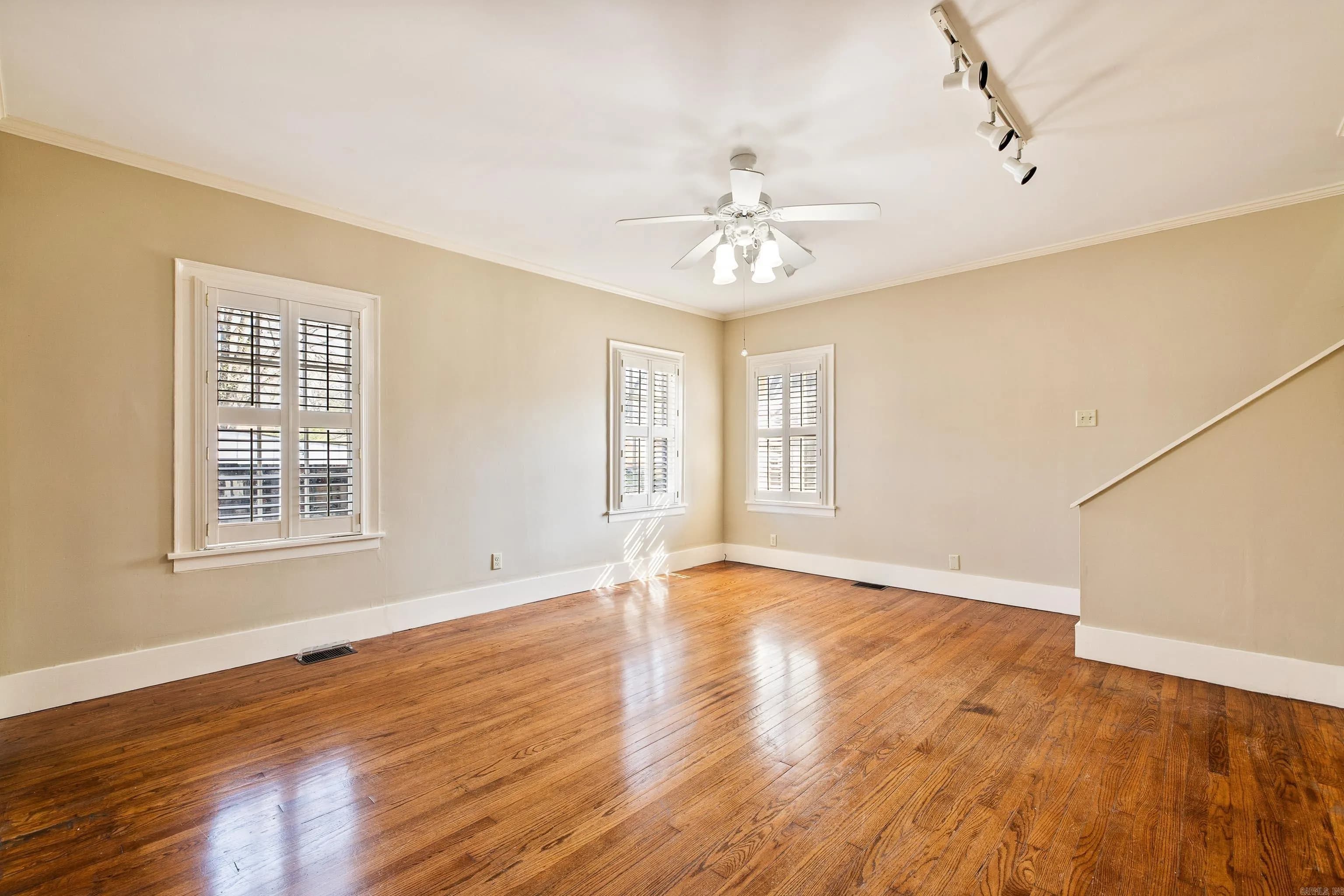 Property at 305 N East - Image 17