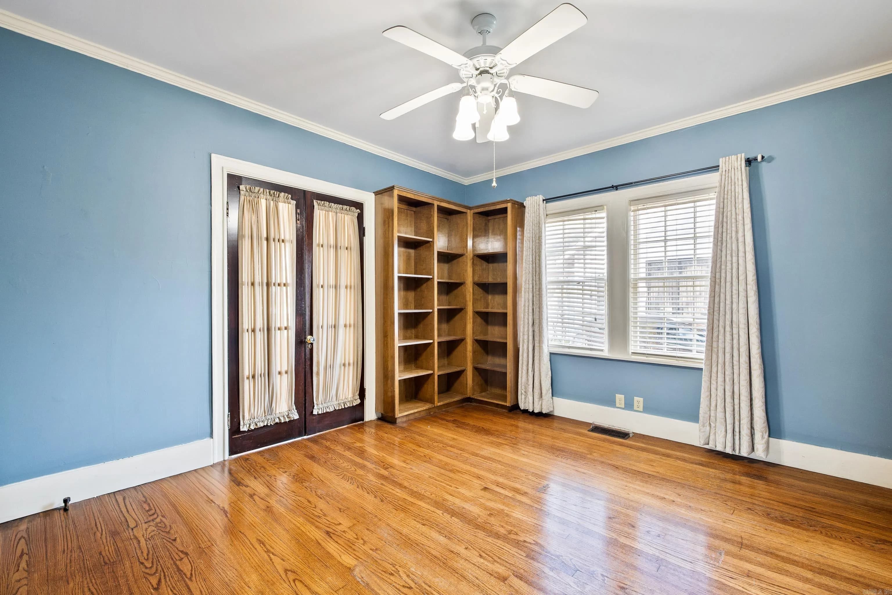 Property at 305 N East - Image 15