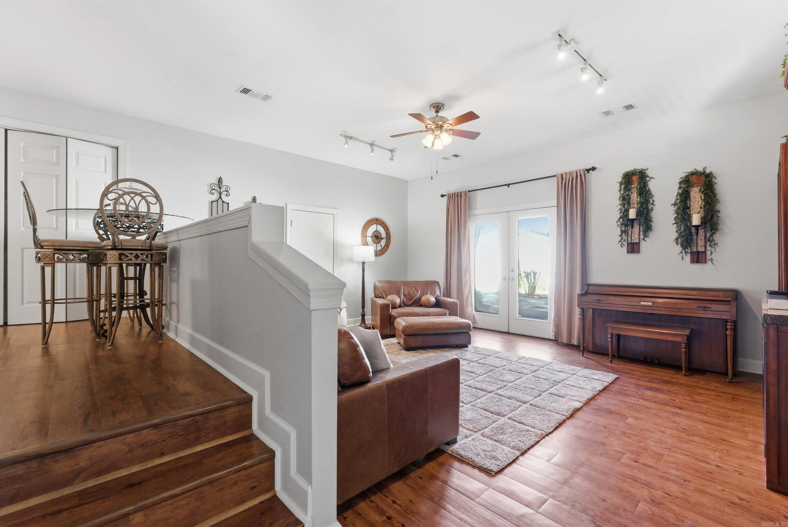 Property at 6  Sherwood - Image 11