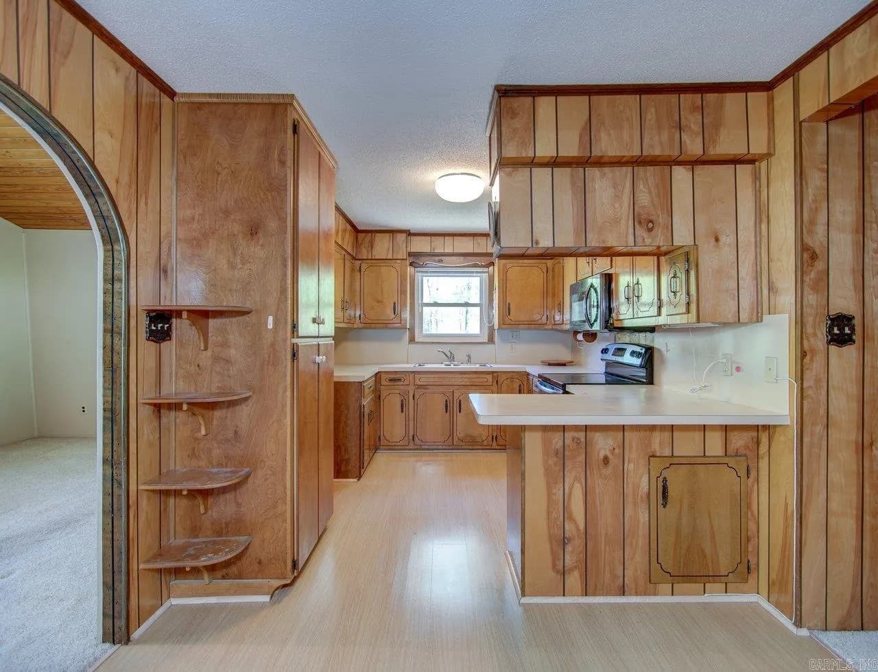 Property at 106  Arlington - Image 4