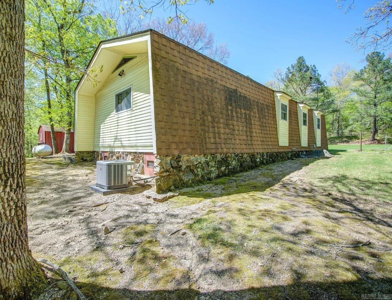 Property at 106  Arlington - Image 19