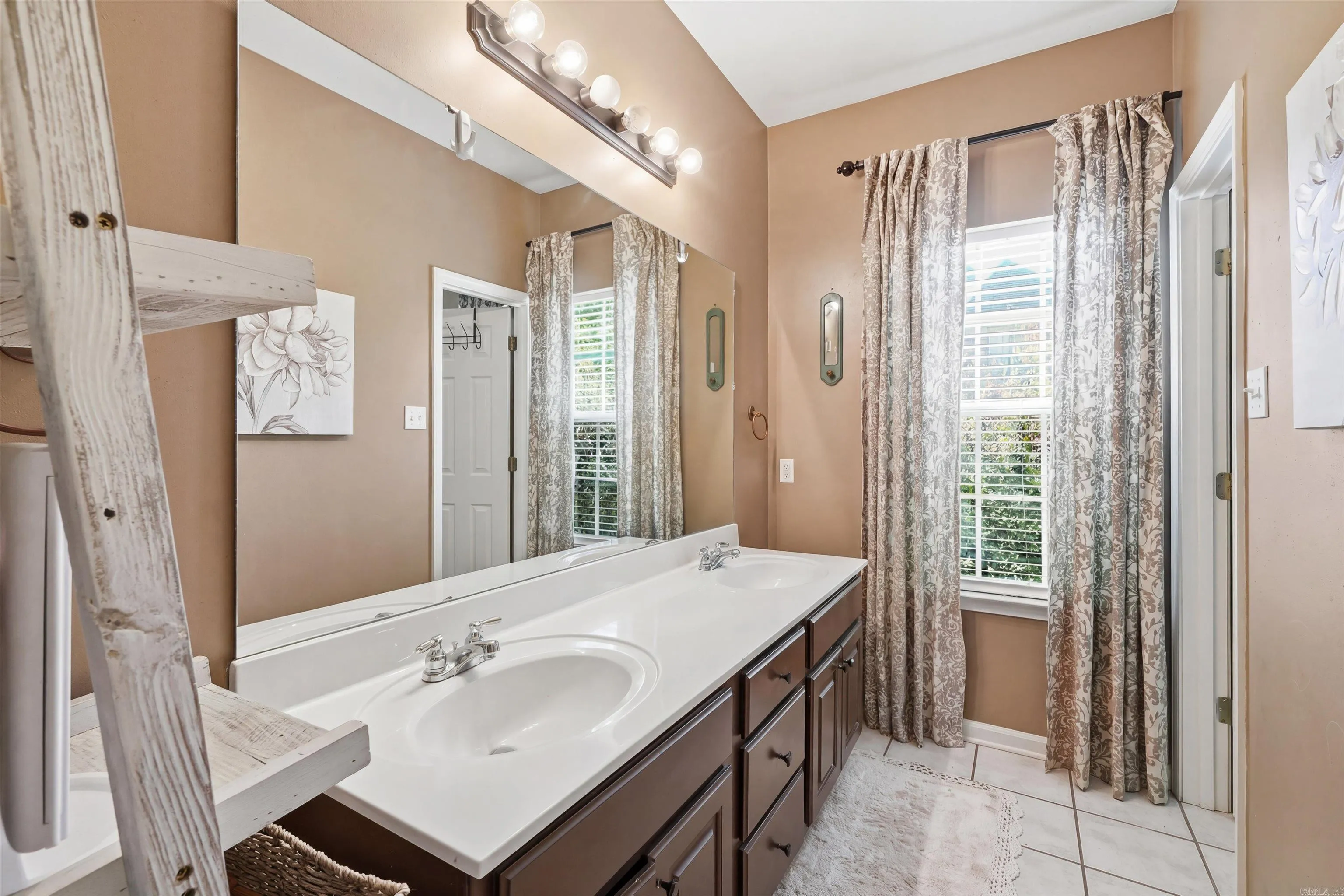 Property at 2832  Timbercreek - Image 27