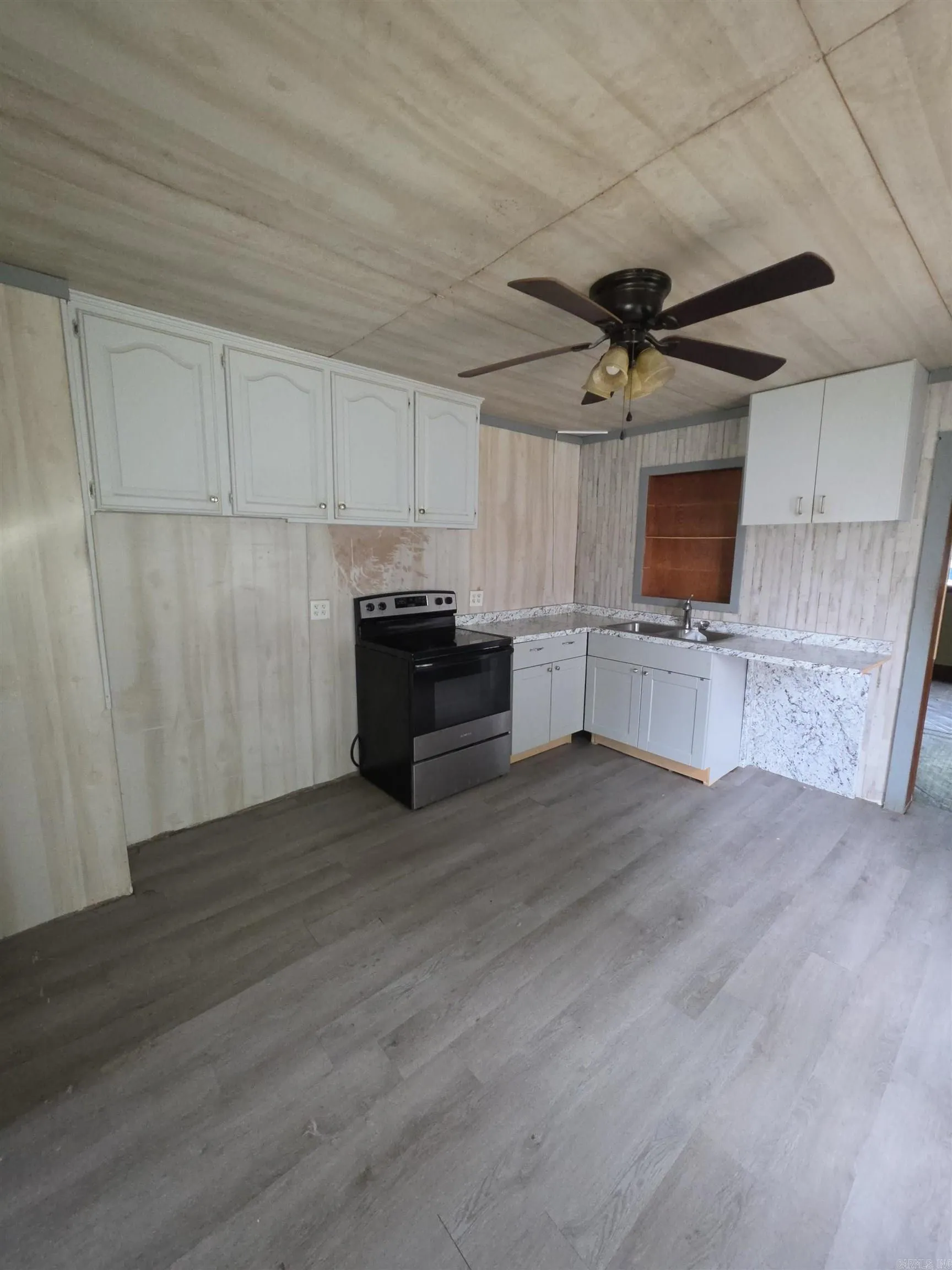 Property at 907 S Reine - Image 13