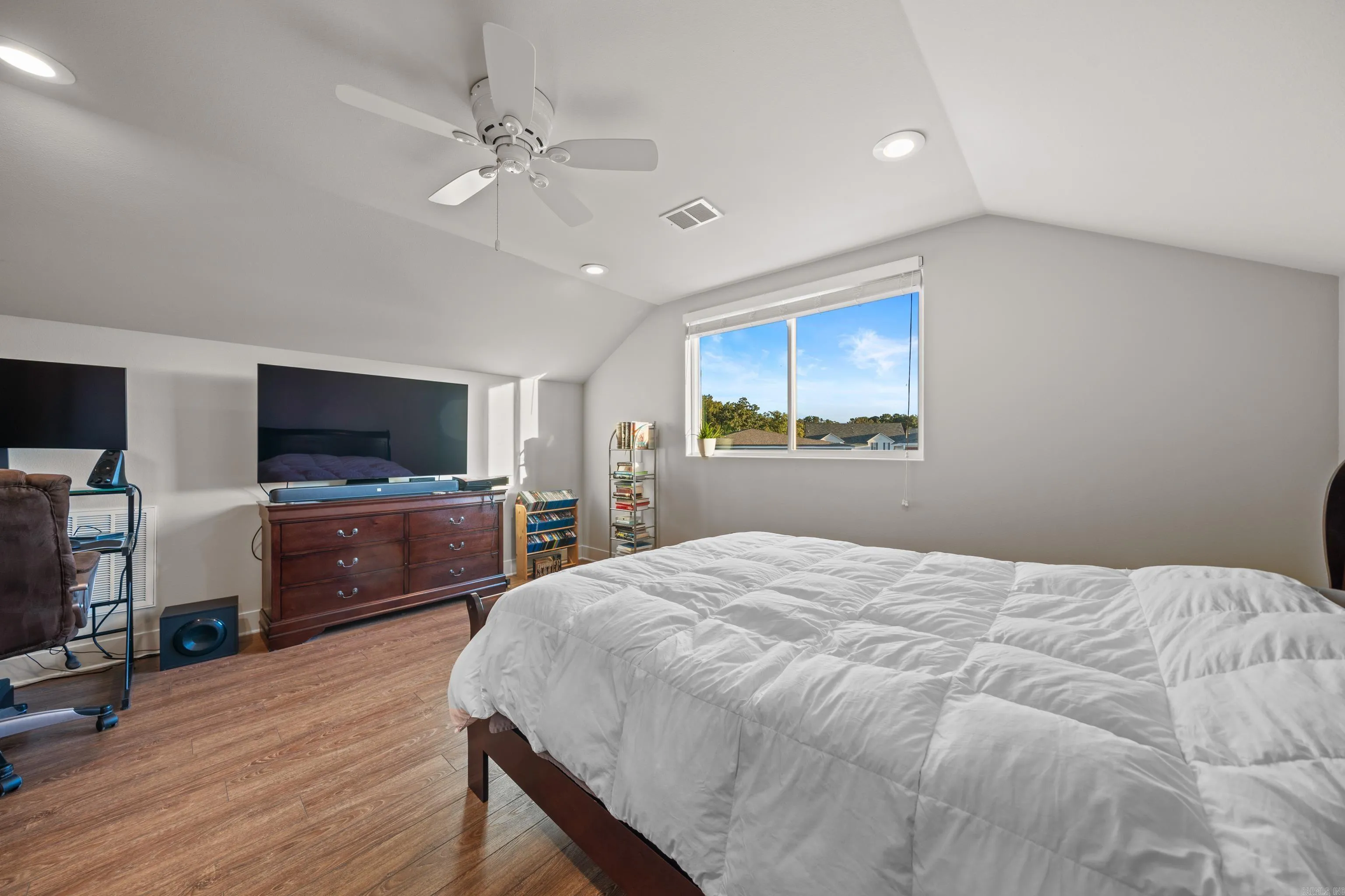 Property at 130  Clearwater - Image 26