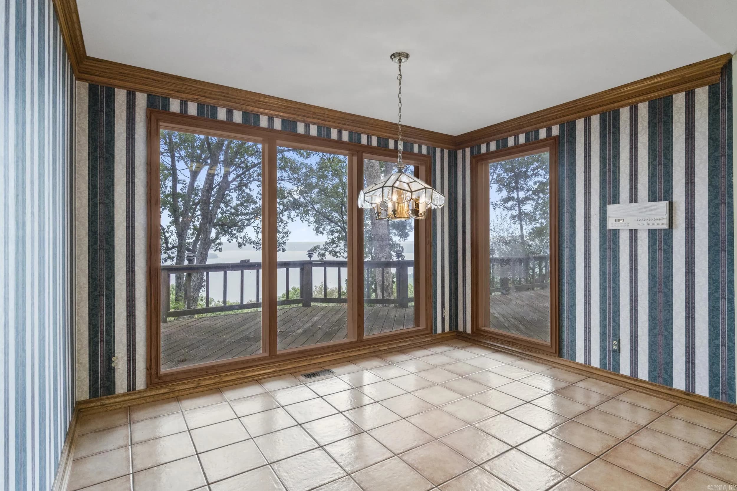 Property at 39 E Bluff - Image 11