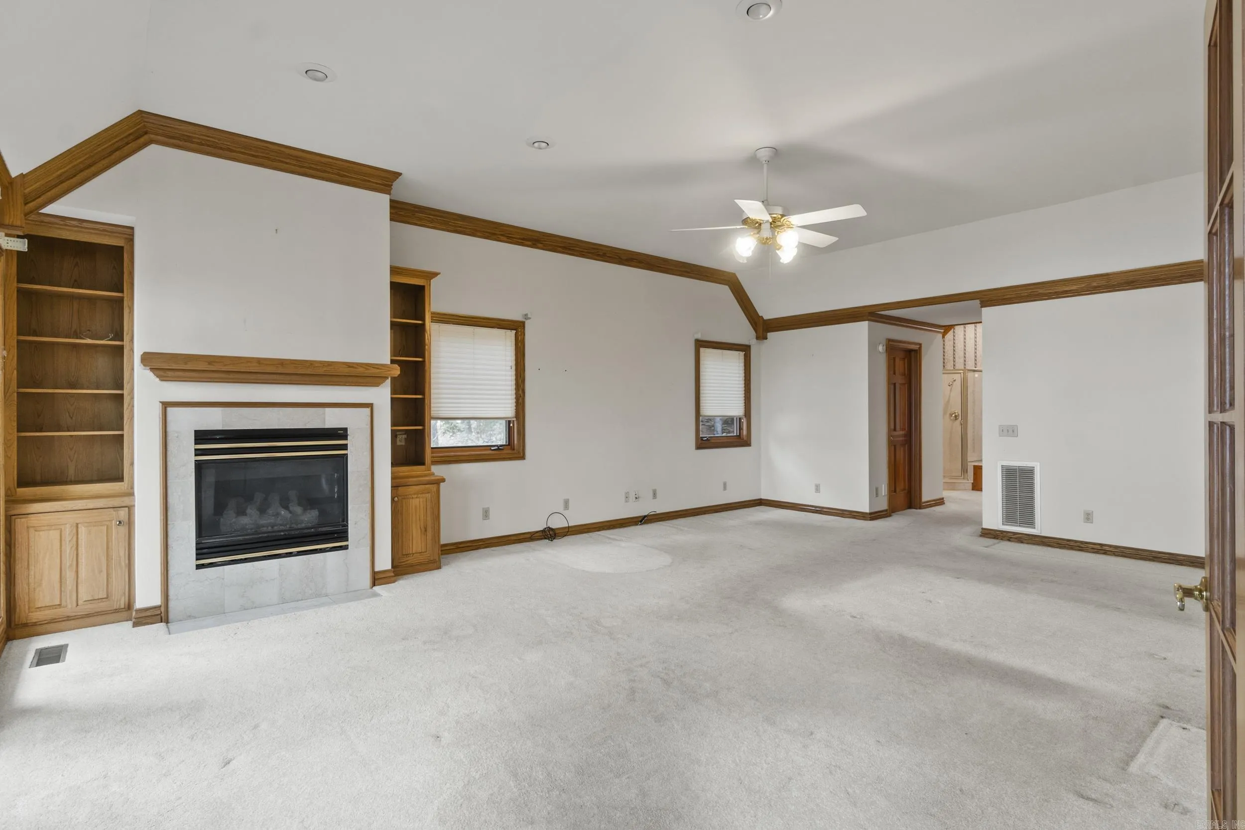 Property at 39 E Bluff - Image 13