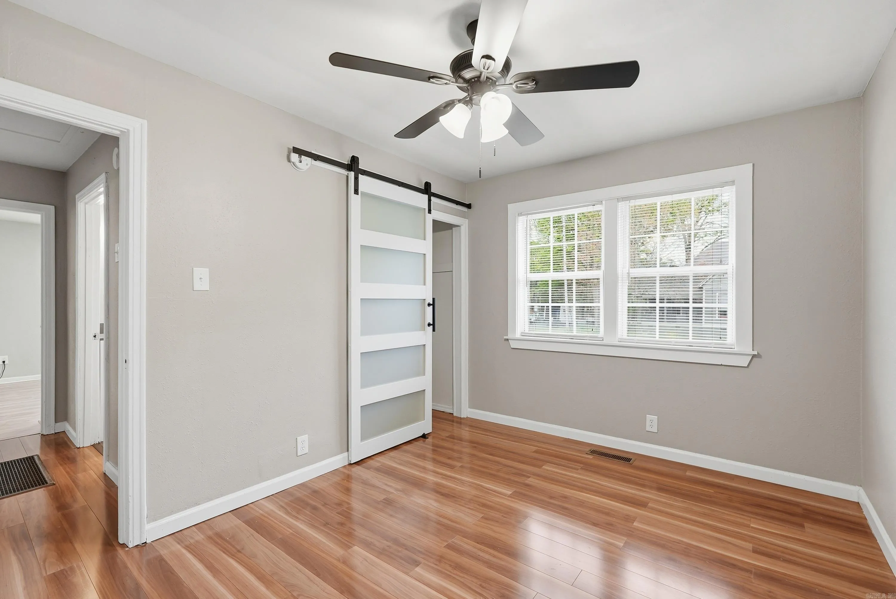 Property at 1320 S Summit street - Image 9