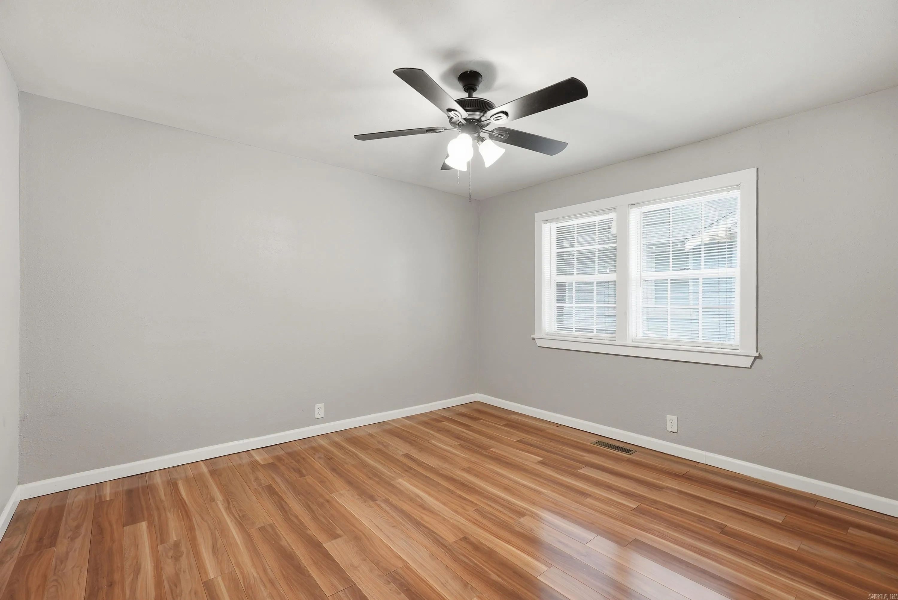 Property at 1320 S Summit street - Image 10