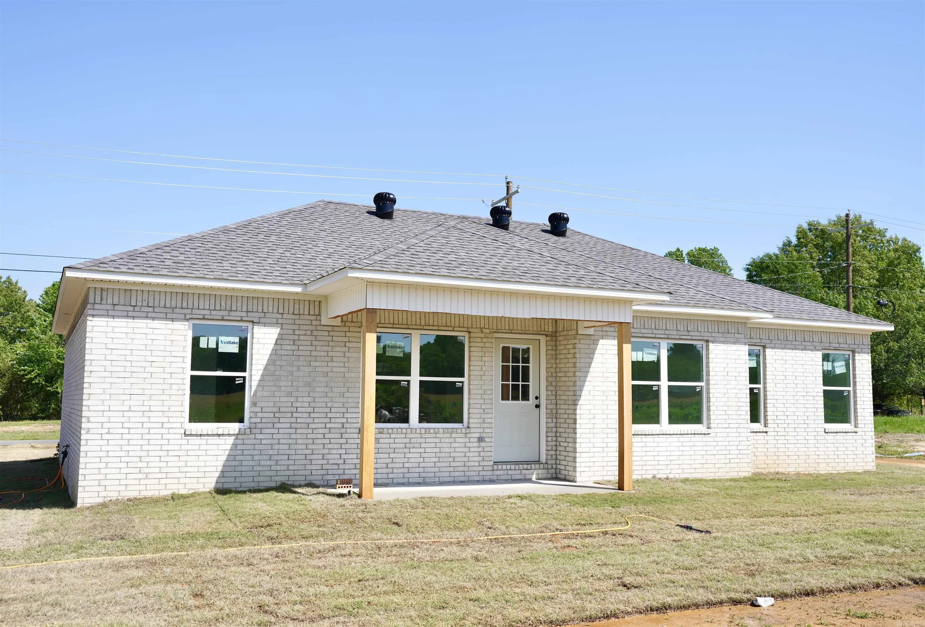 Property at 124 S Apple street - Image 3