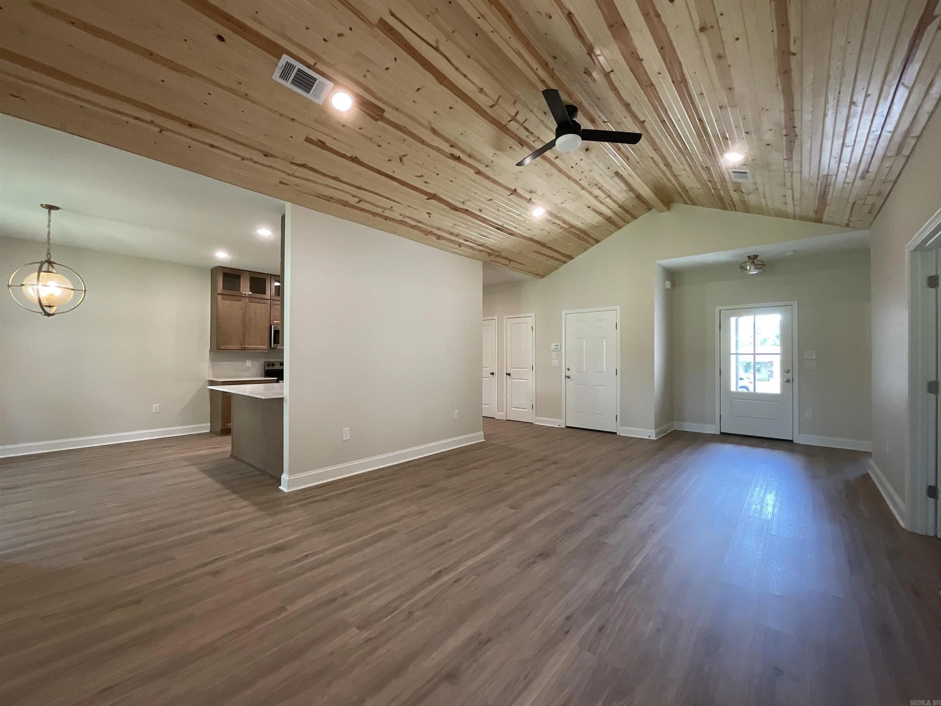 Property at 929 N Jeff davis - Image 4