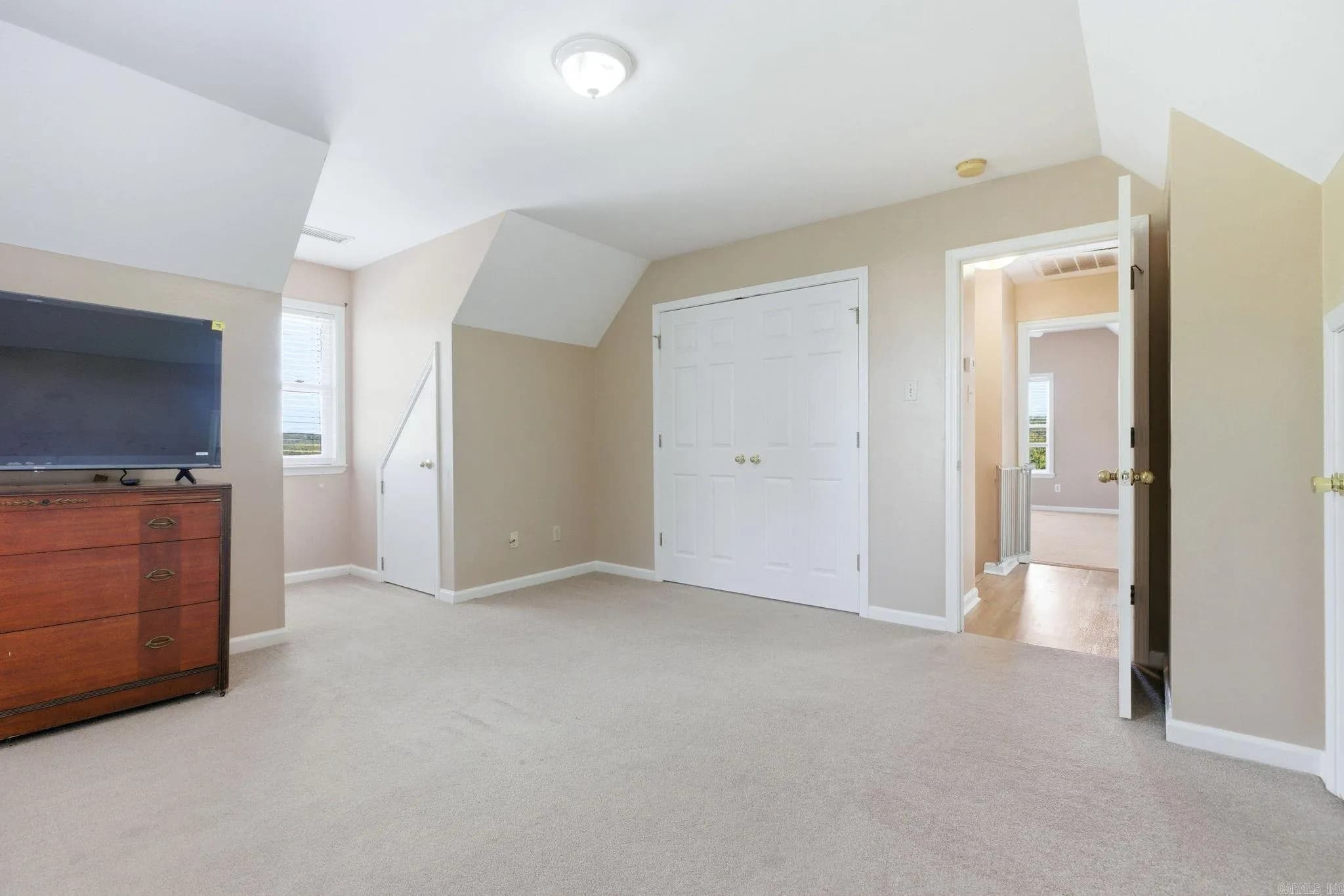 Property at 98  Emerald dr - Image 44