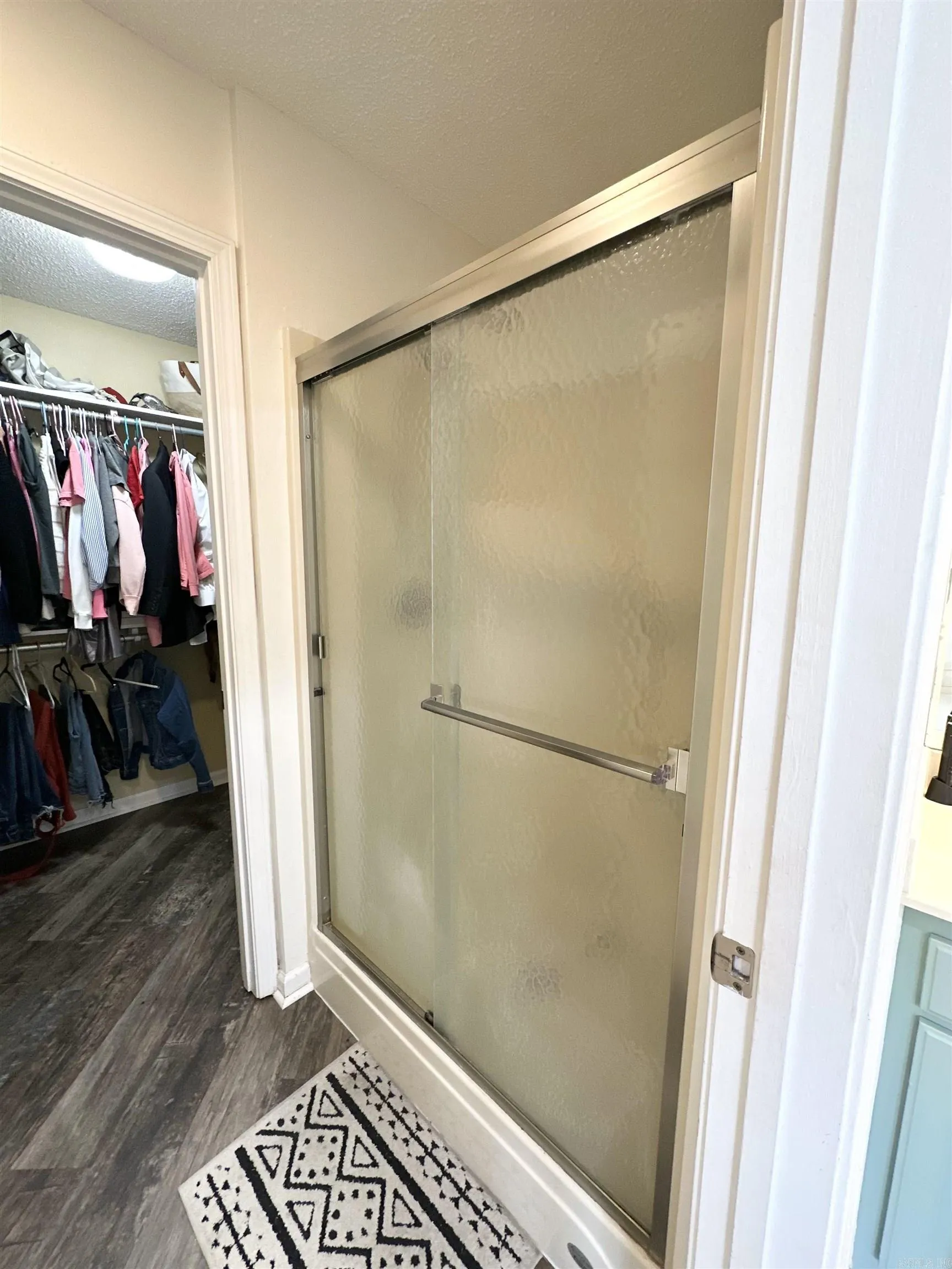 Property at 301  Barney - Image 8