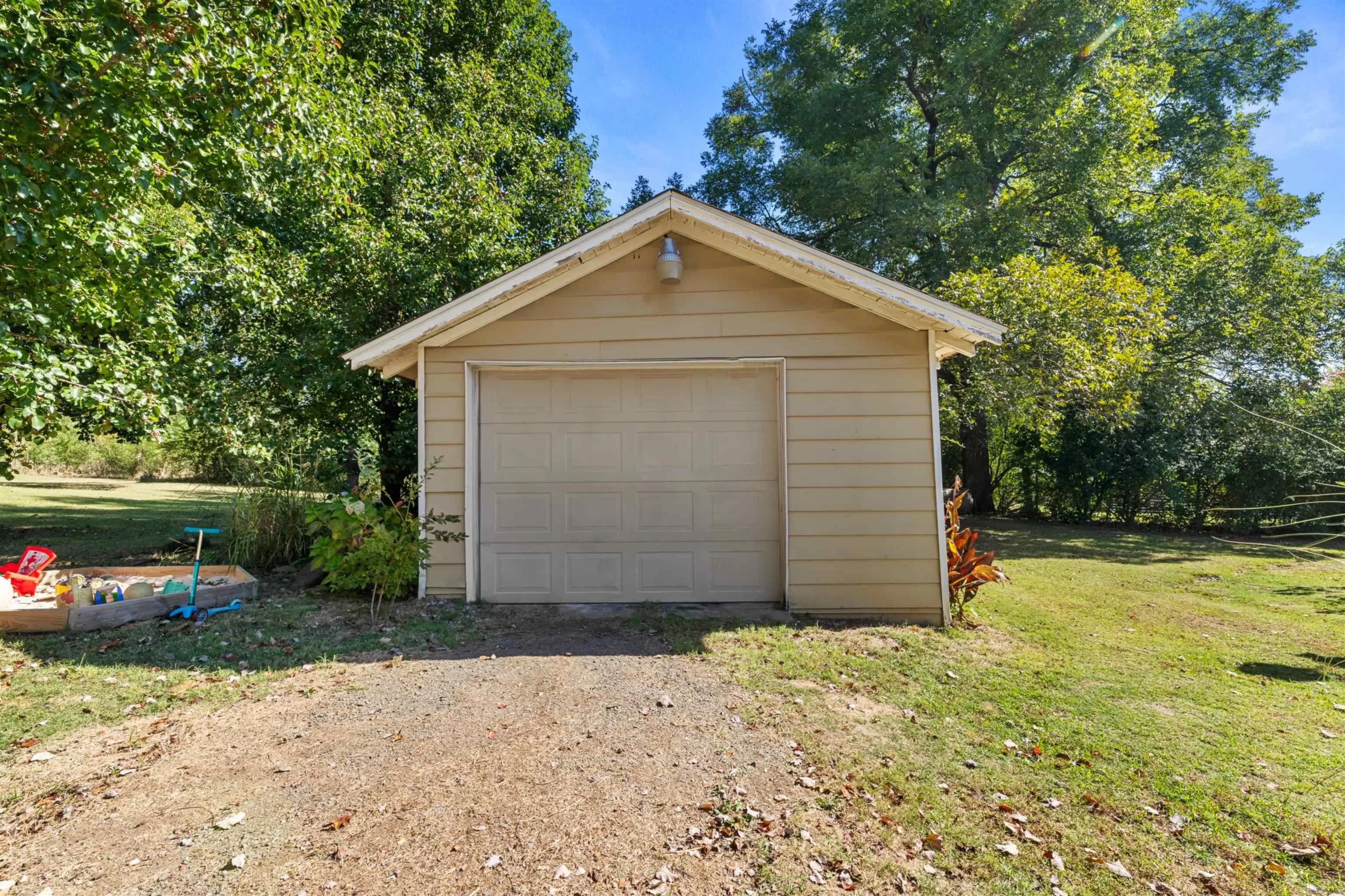 Property at 104  Court square - Image 37