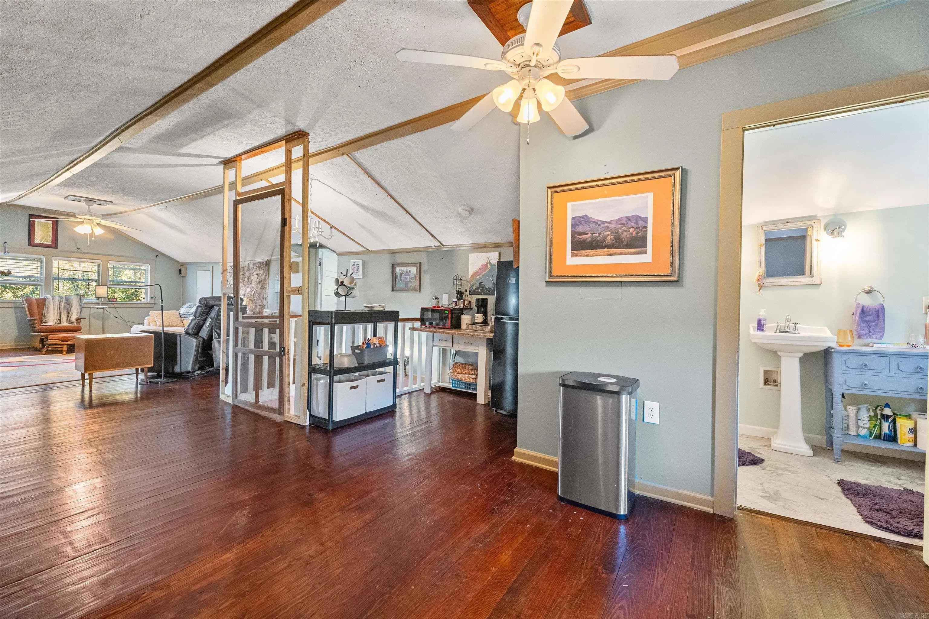 Property at 104  Court square - Image 28
