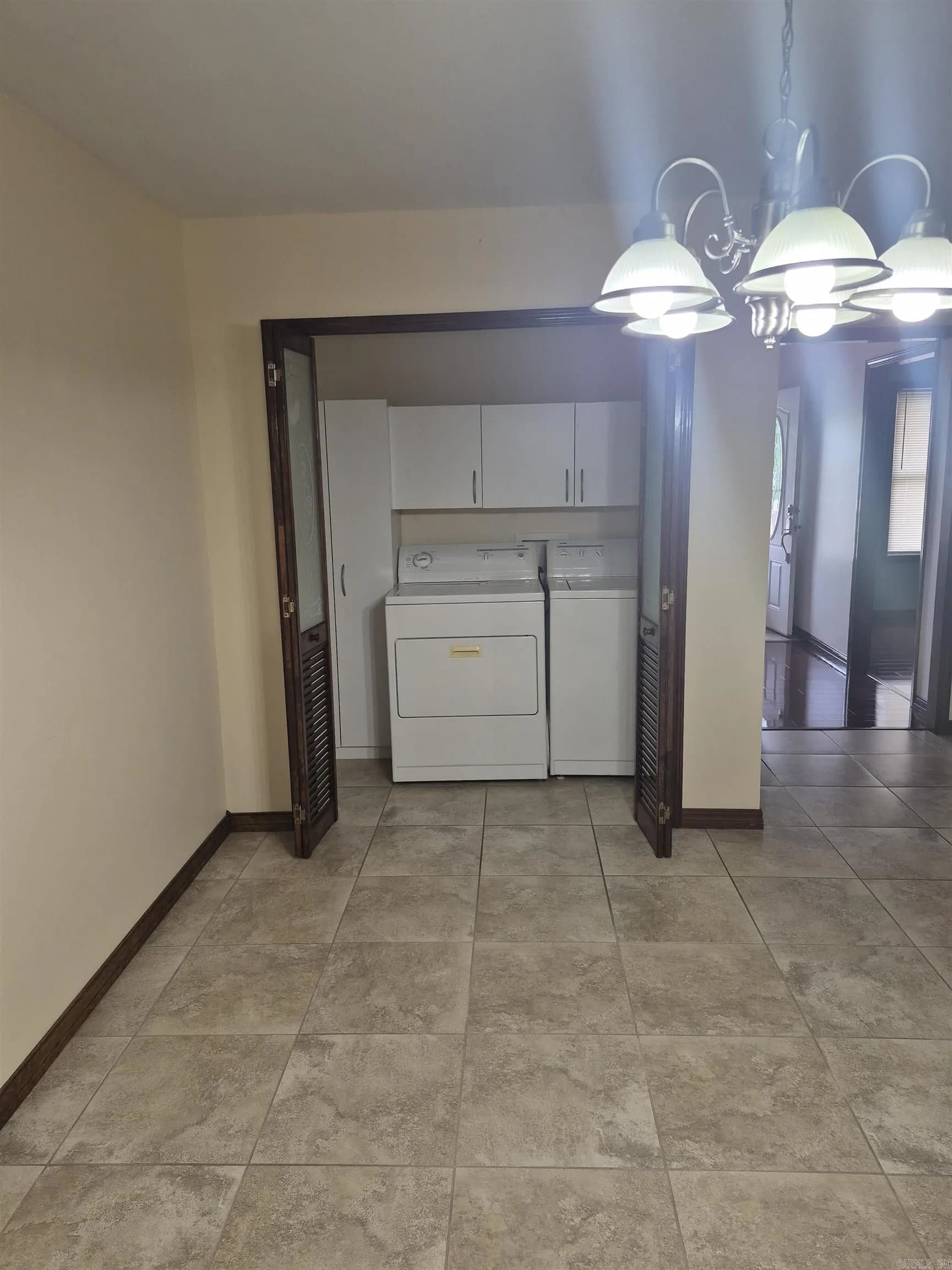 Property at 1001 W Washington - Image 10