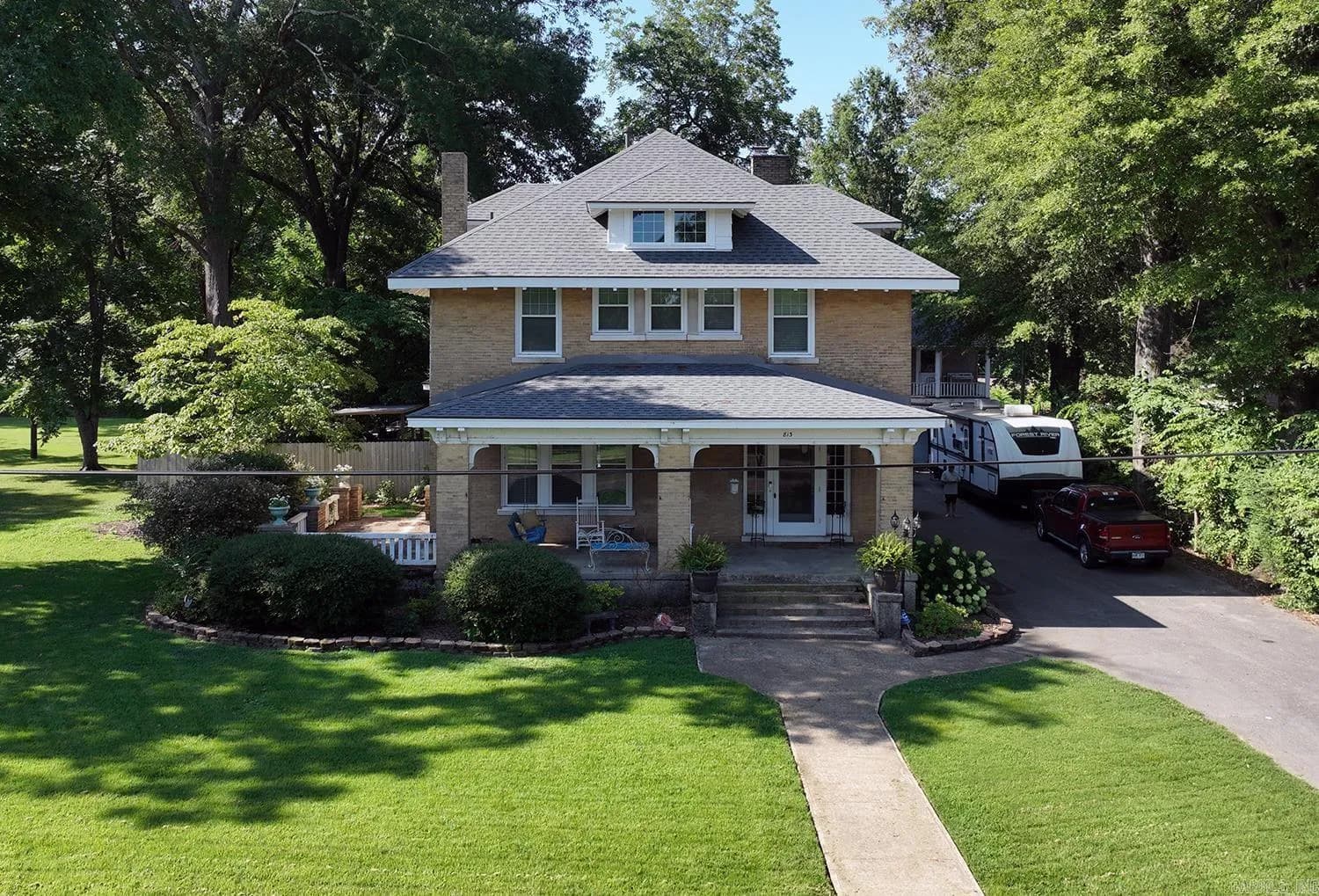 Property at 813  Hamilton ave e - Image 1
