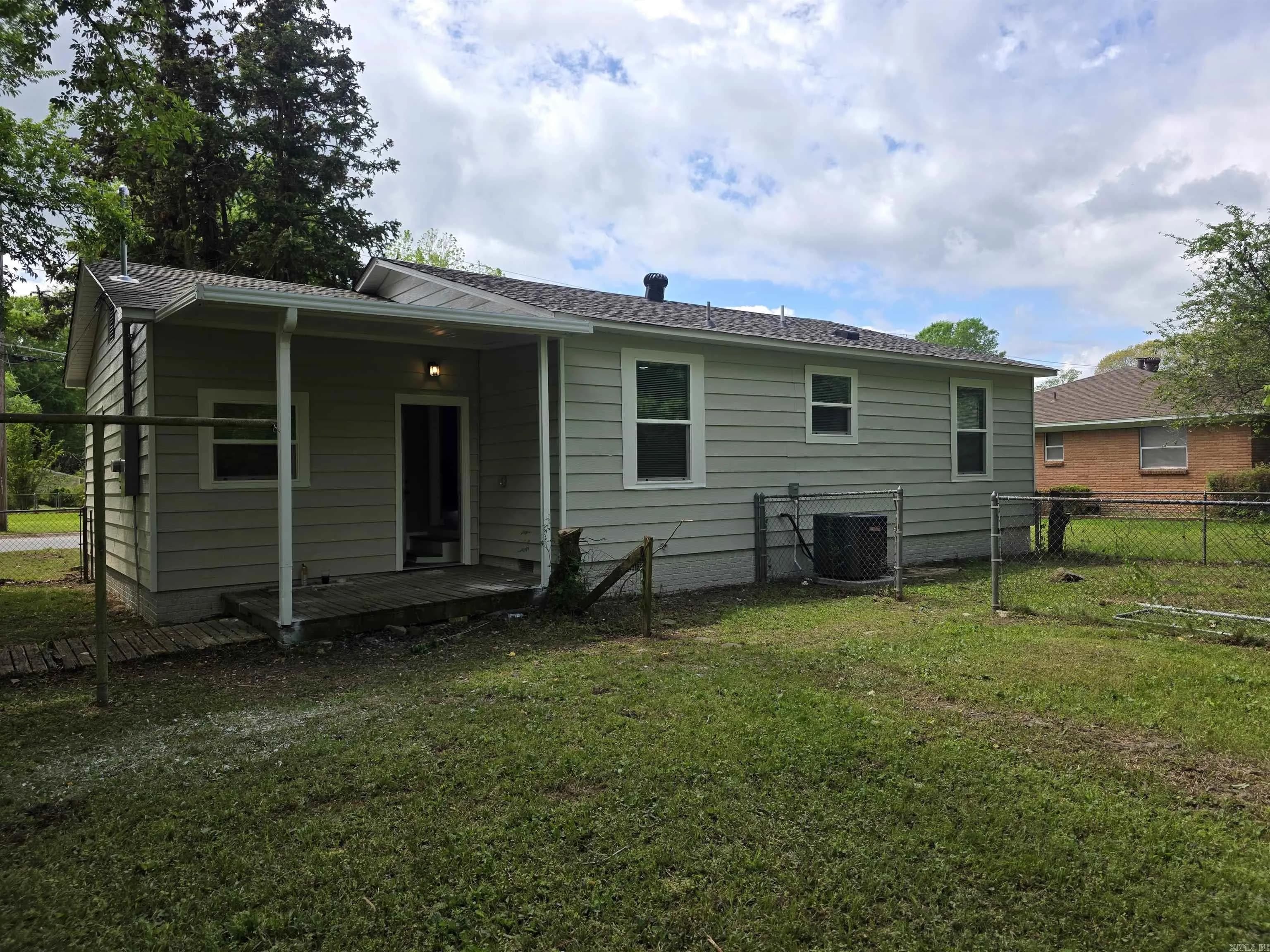 Property at 407  Rock - Image 15