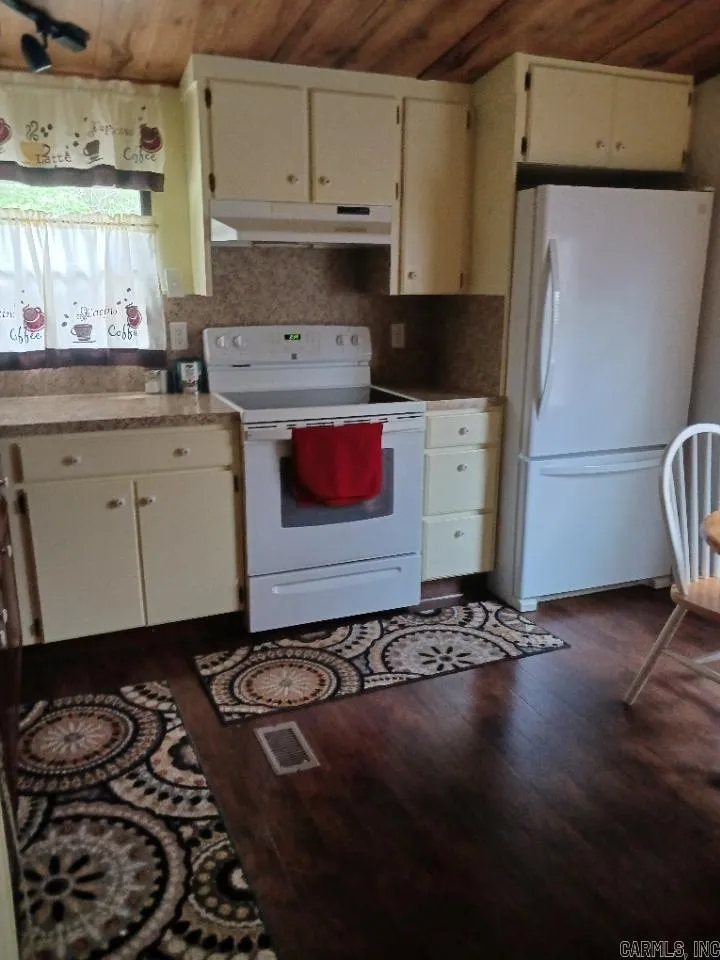Property at 1807  Fendley - Image 10