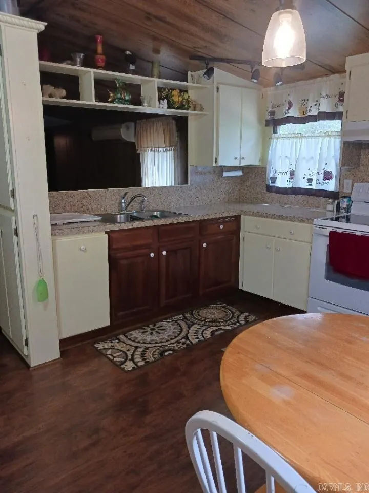 Property at 1807  Fendley - Image 11