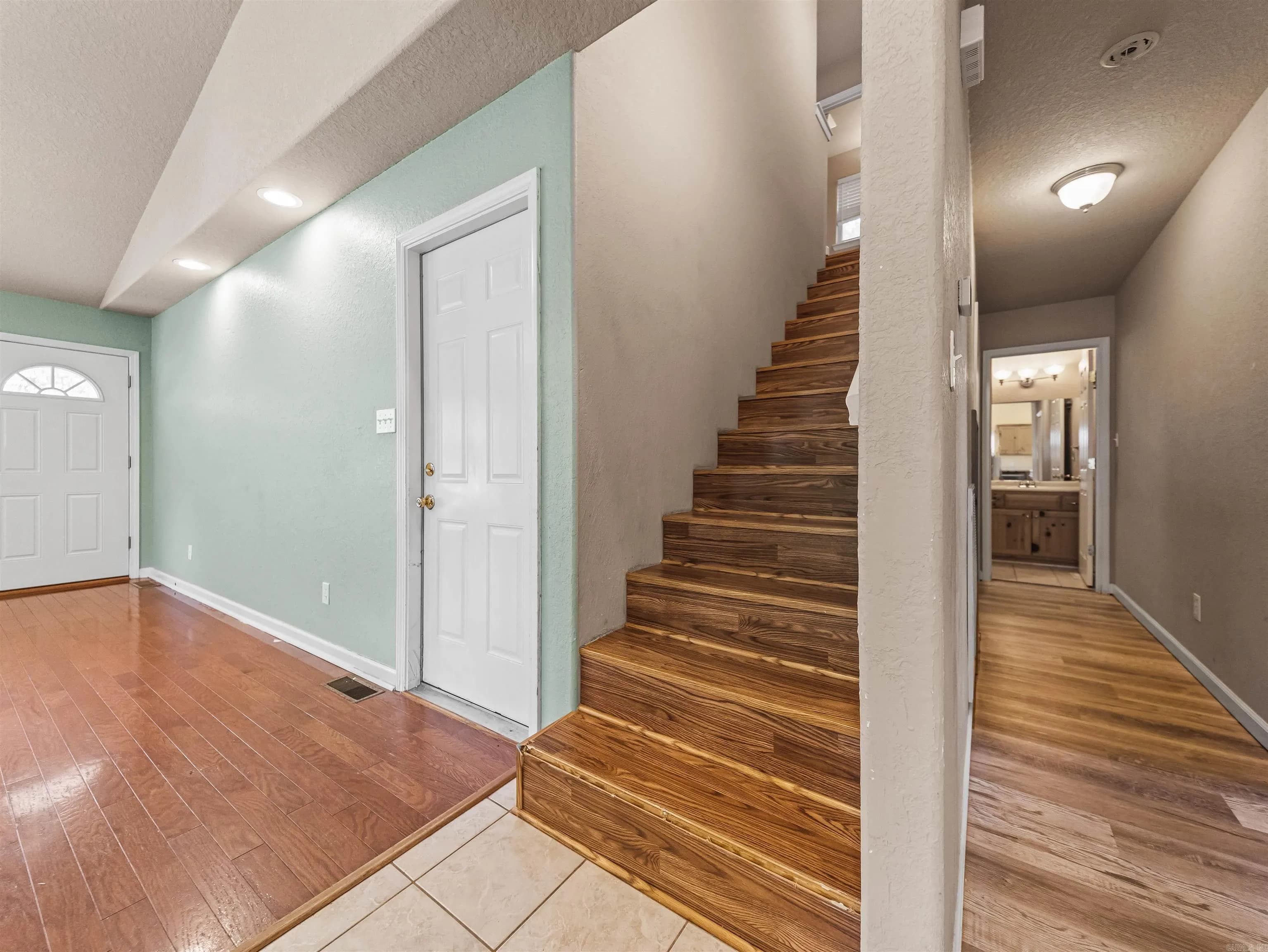 Property at 307  Bellaire - Image 26