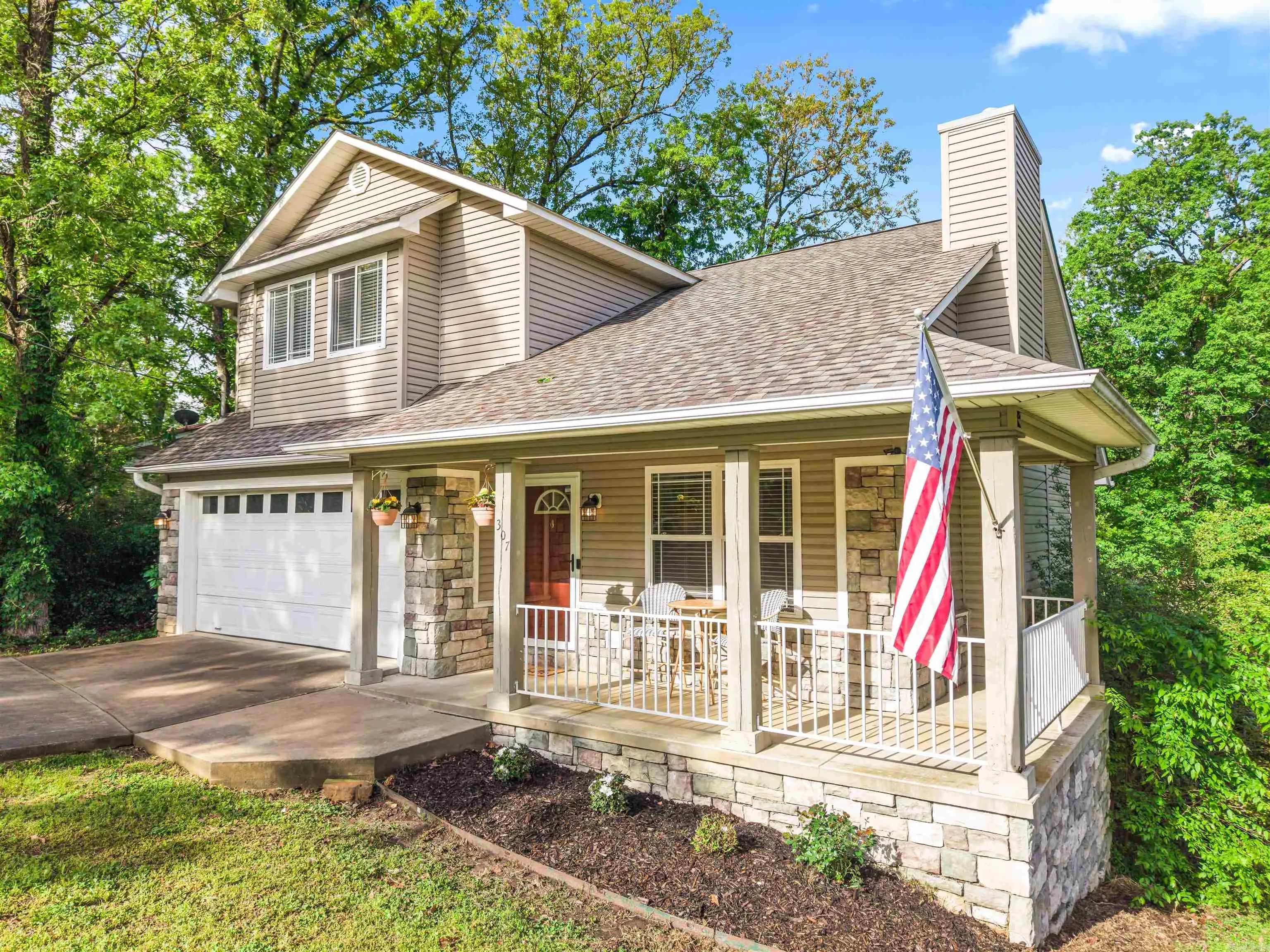 Property at 307  Bellaire - Image 4