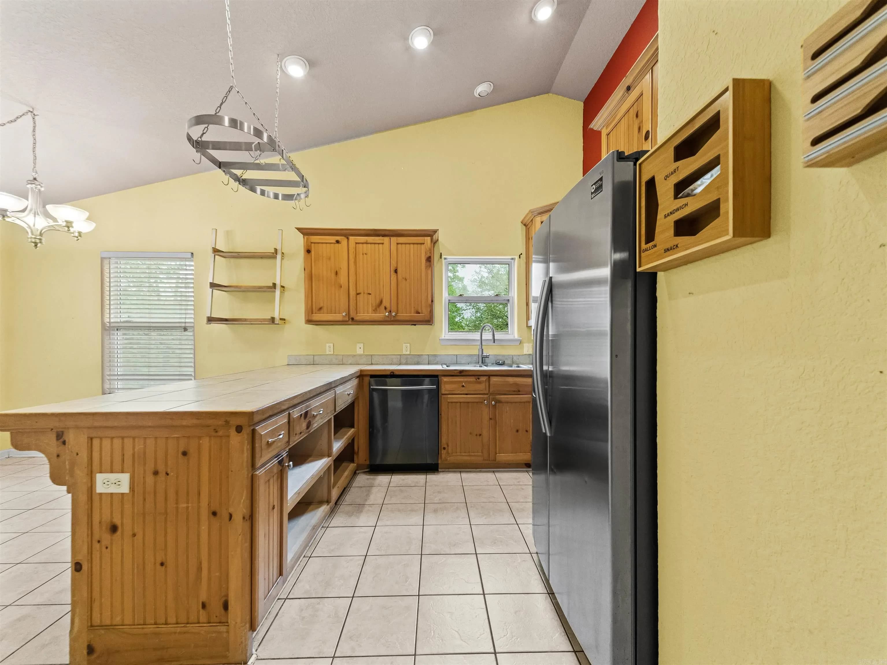 Property at 307  Bellaire - Image 10