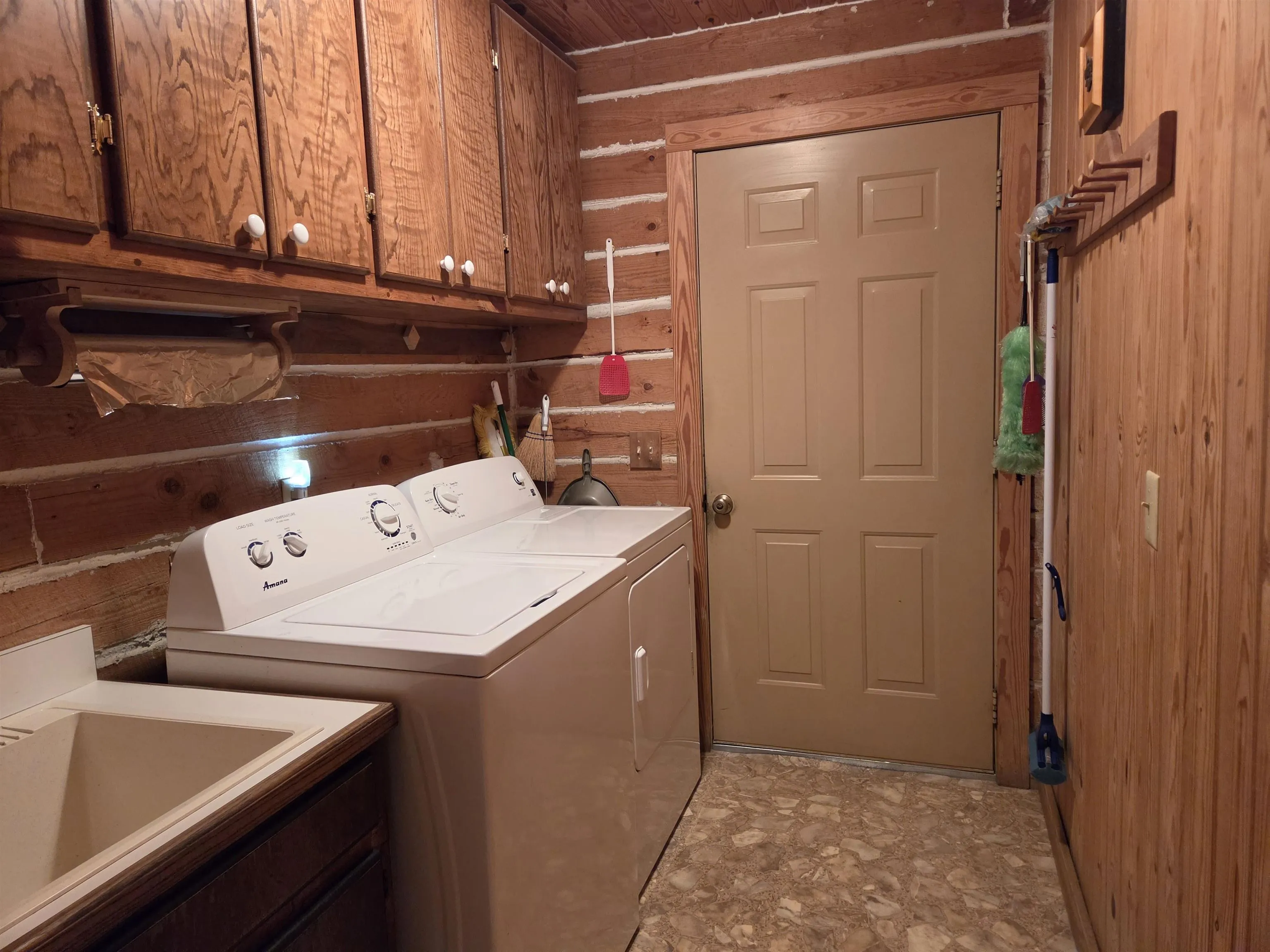 Property at 364  Estes - Image 20