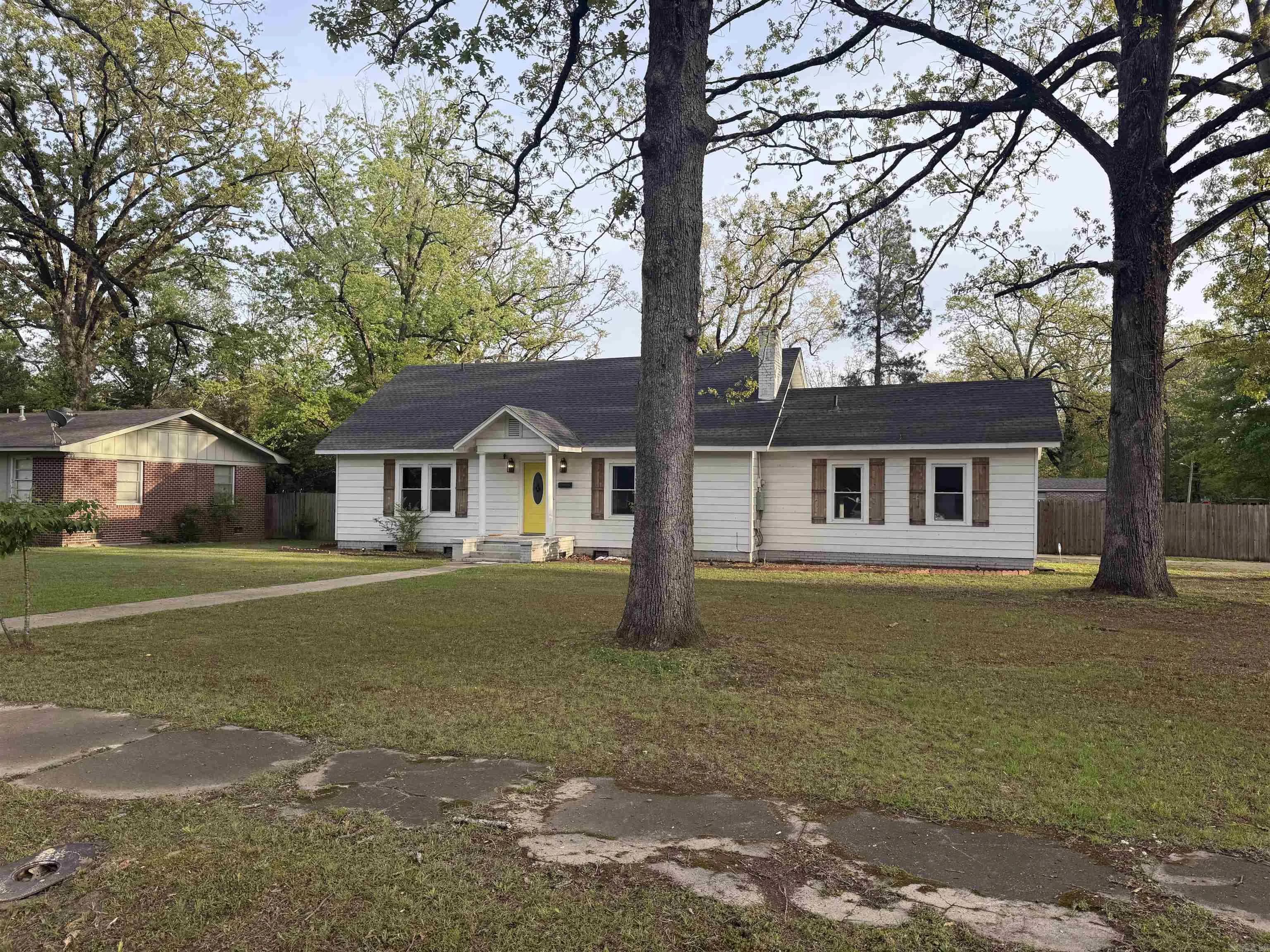 Property at 1212 W 35th - Image 2