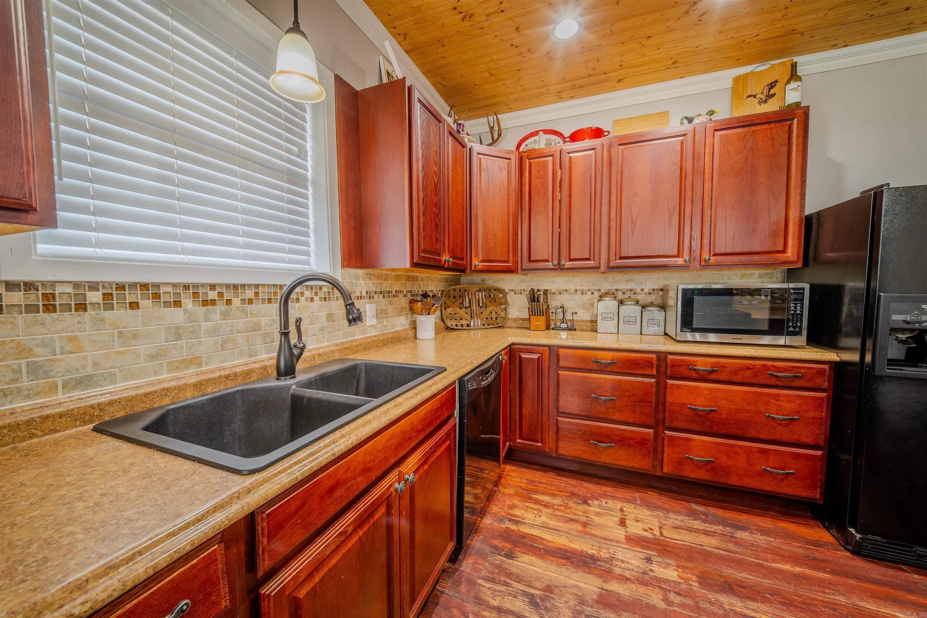 Property at 763  Cardinal - Image 9