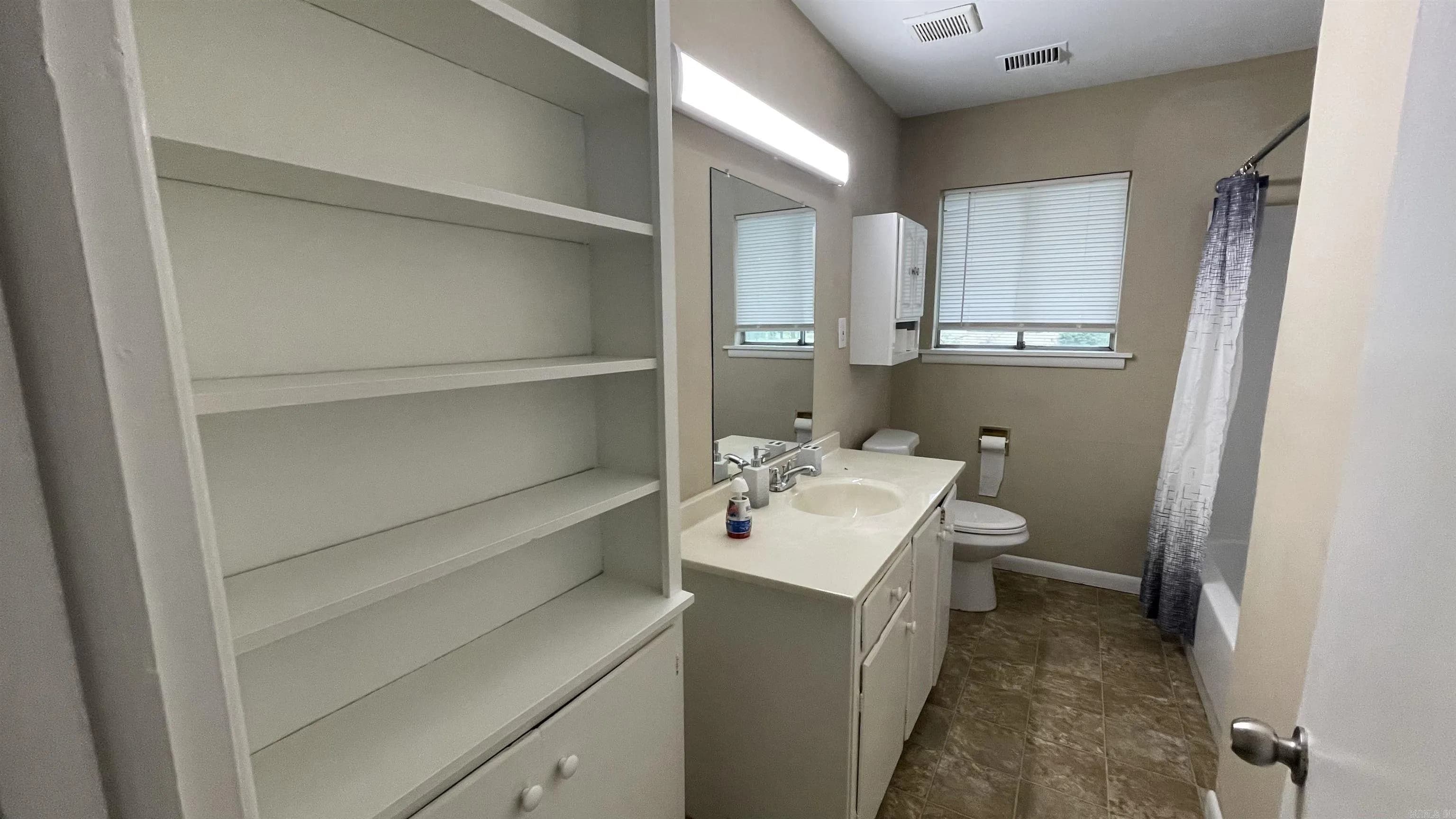 Property at 1014  Oakwood drive - Image 8
