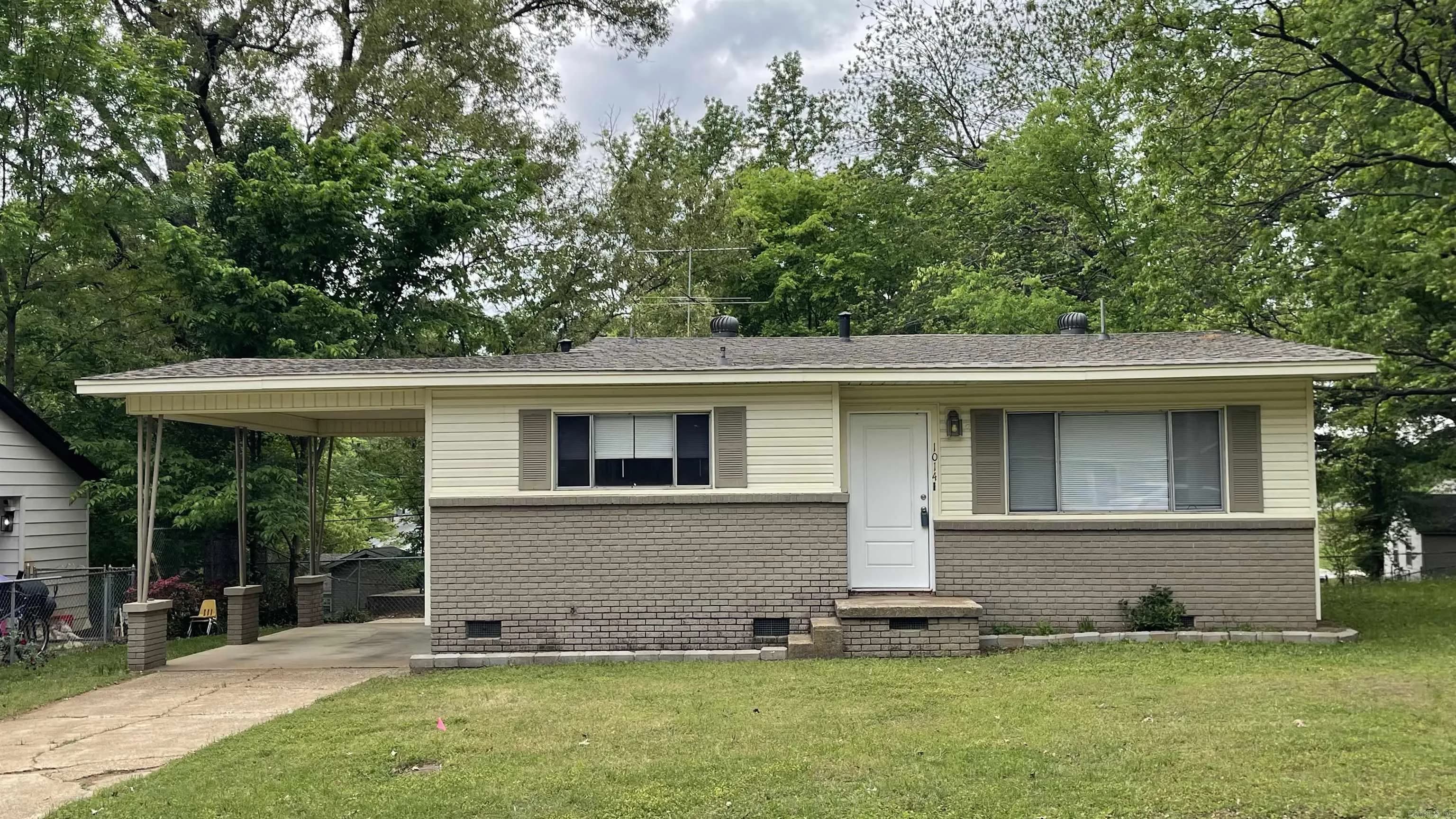 Property at 1014  Oakwood drive - Image 1