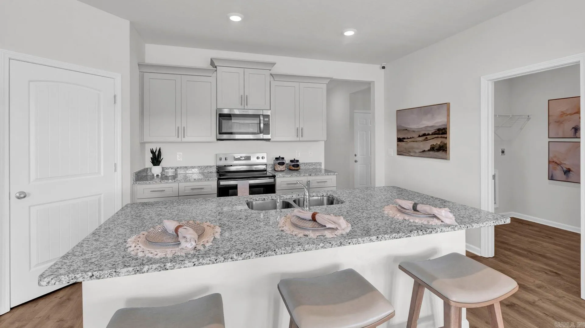 Property at 4909  Edgemont - Image 3