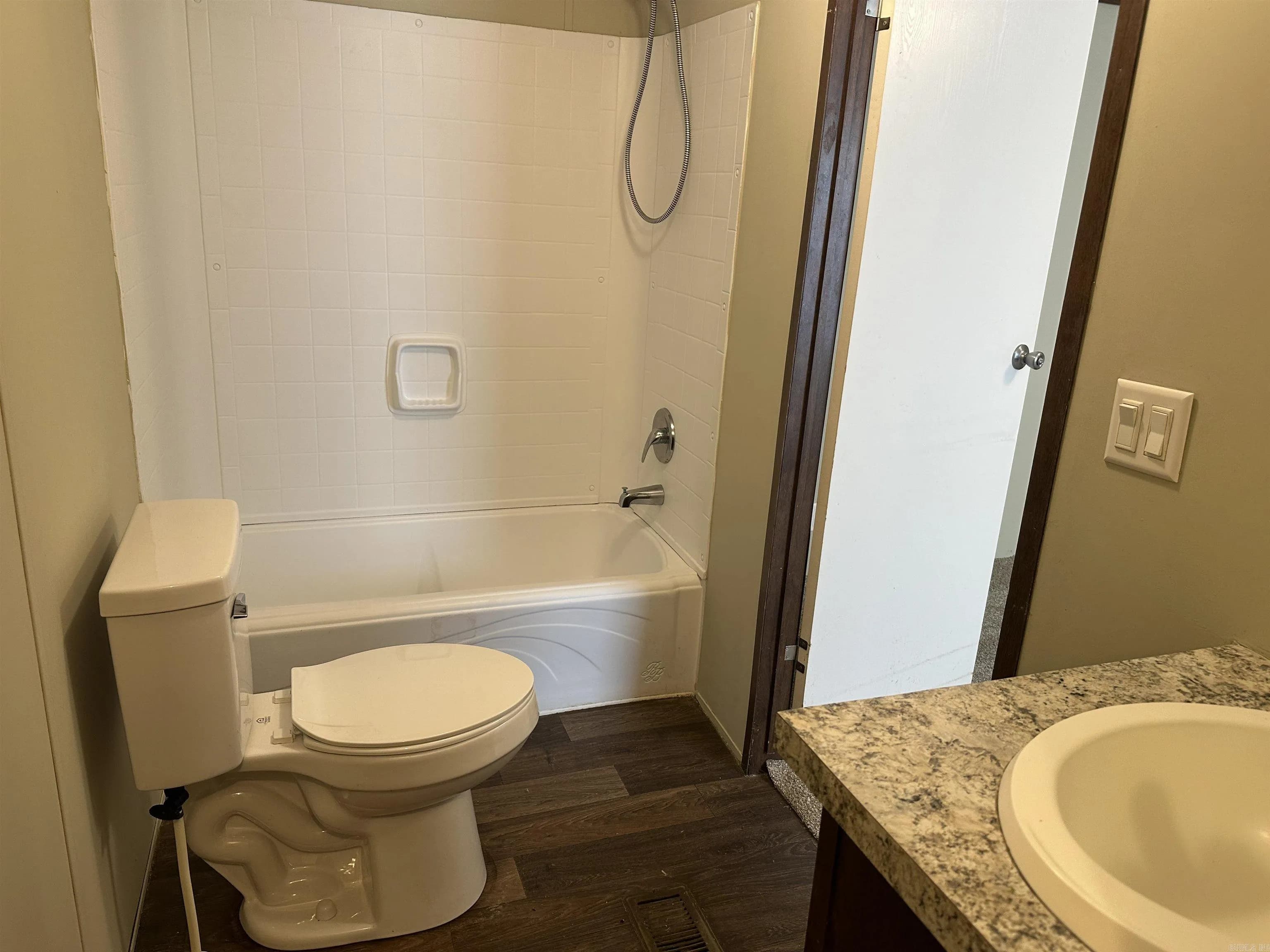 Property at 210 E Vine - Image 14
