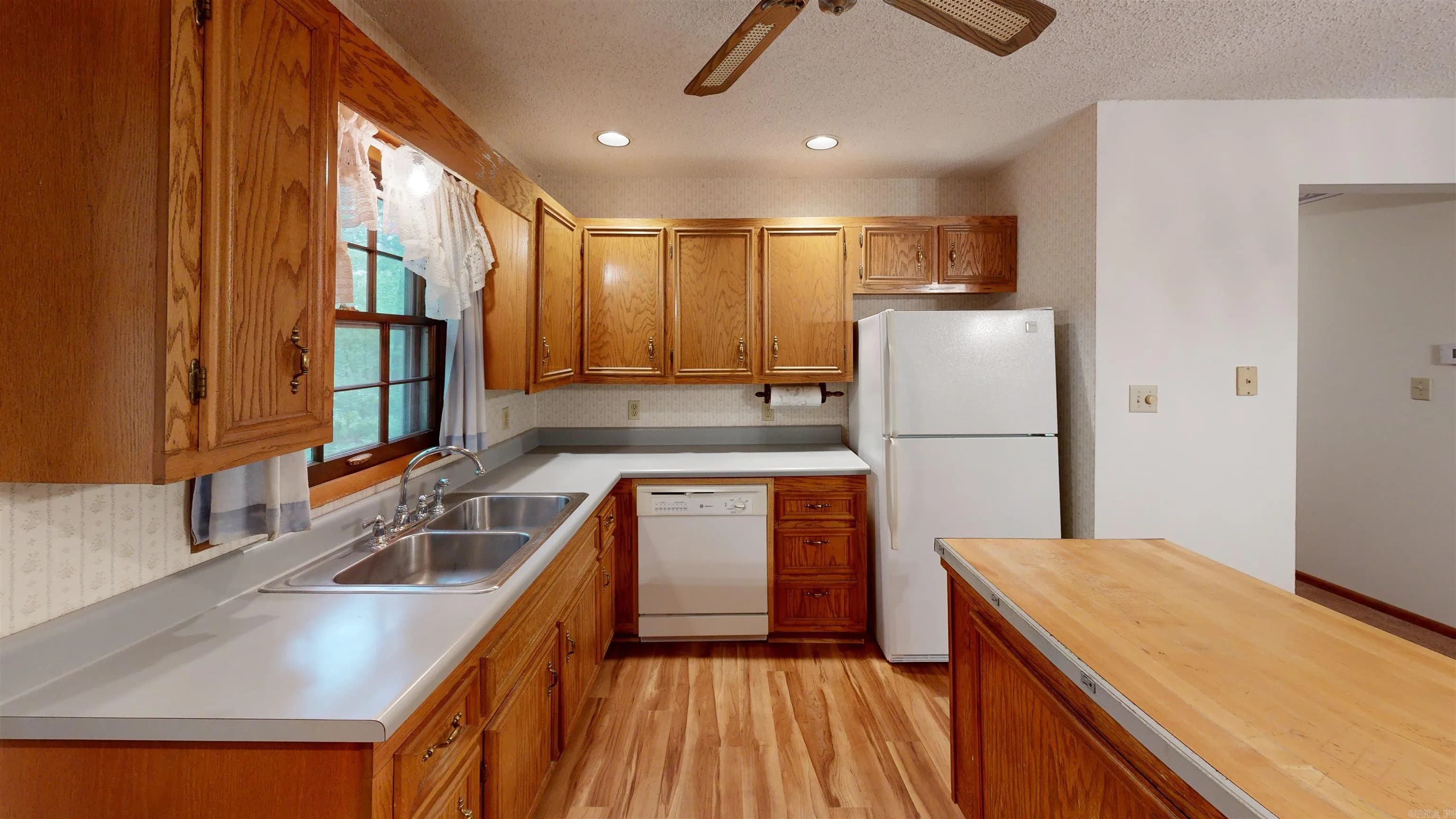 Property at 15405  Garot - Image 14