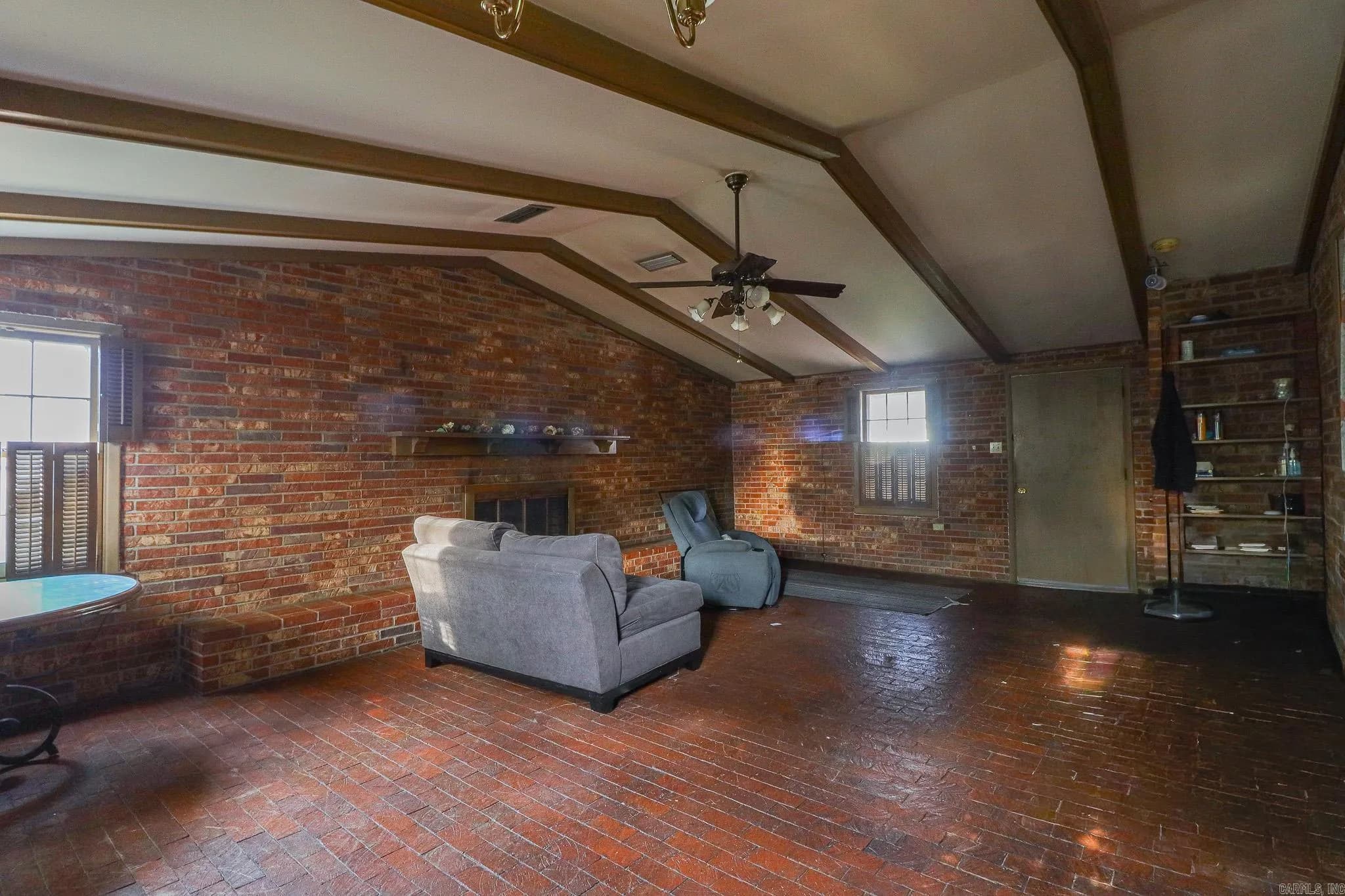 Property at 623 W Oak - Image 13