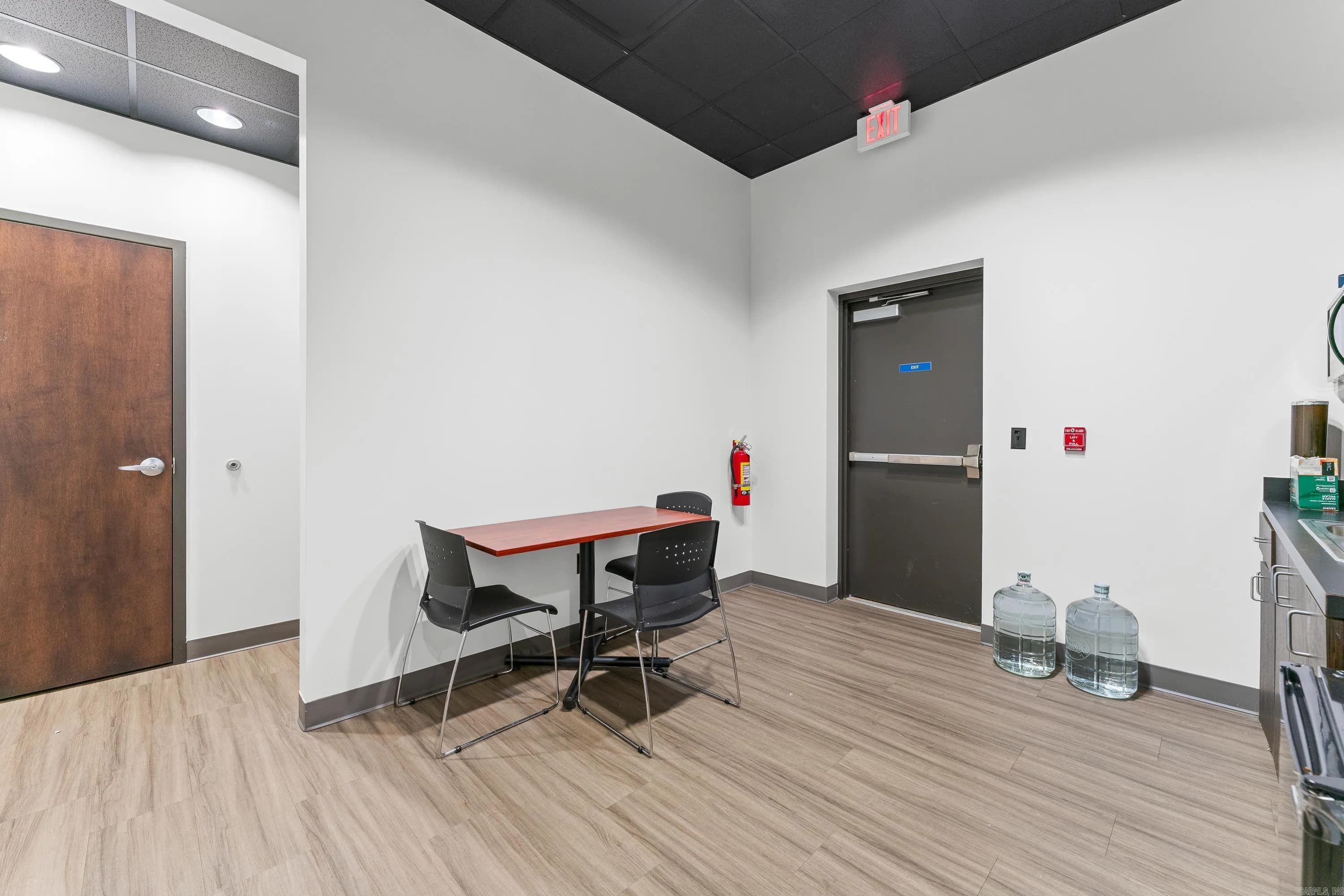 Property at 3945 N Vantage - Image 20