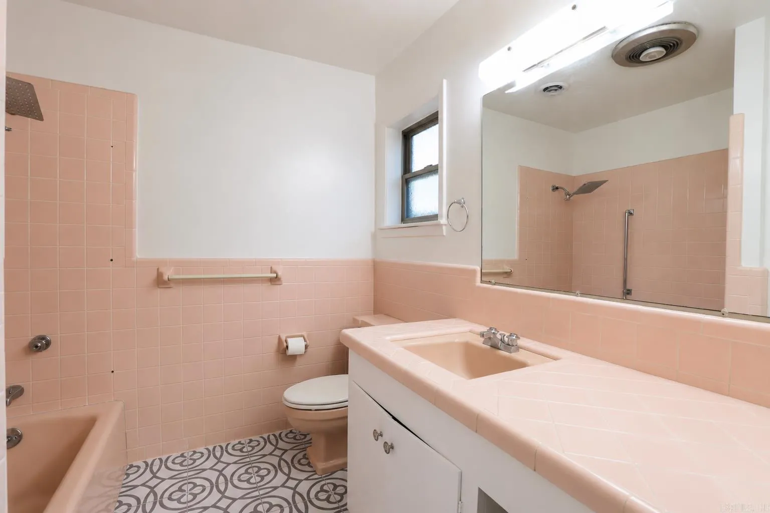 Property at 101  Wildwood - Image 14
