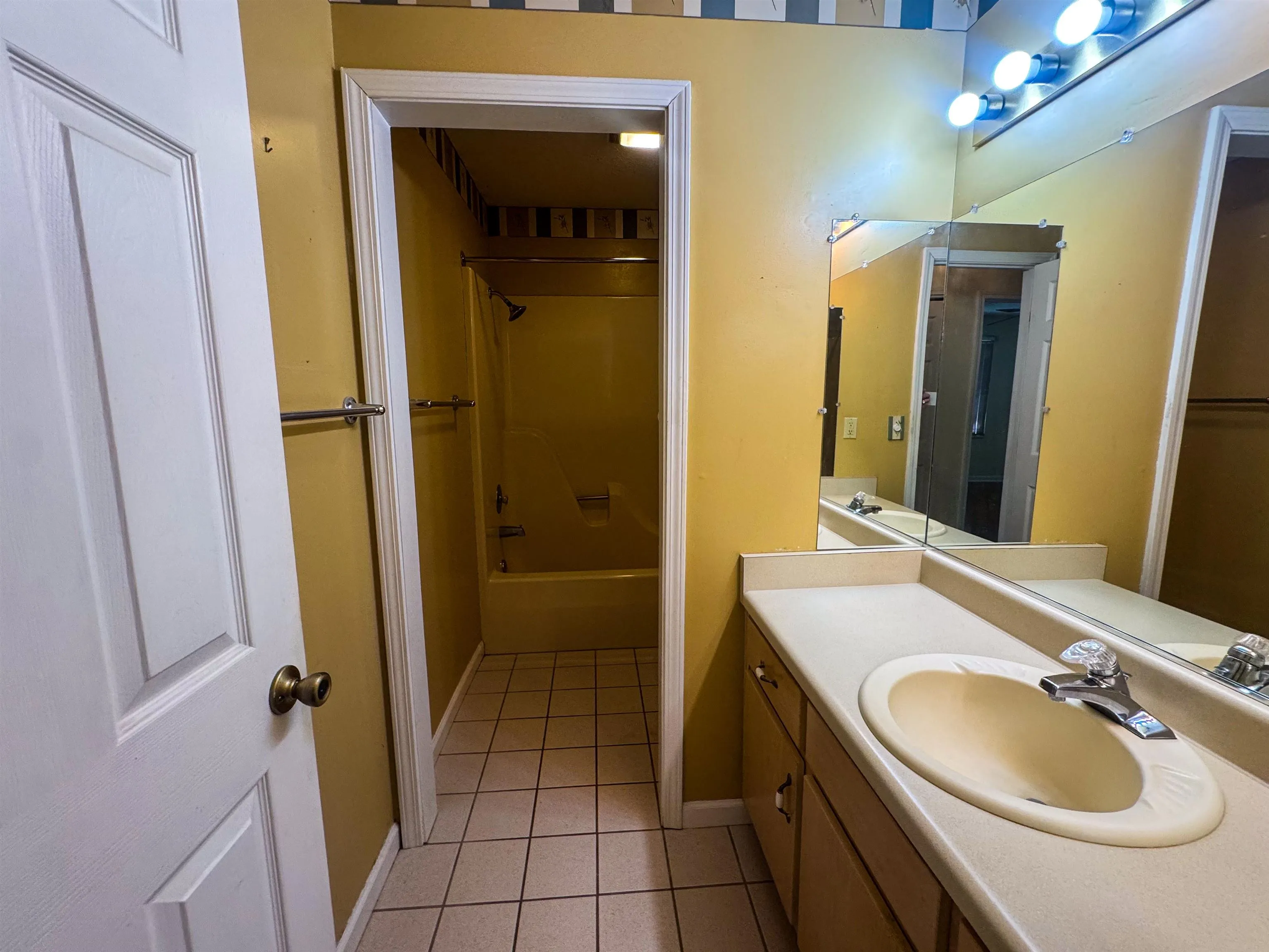 Property at 16  Iroquois - Image 13