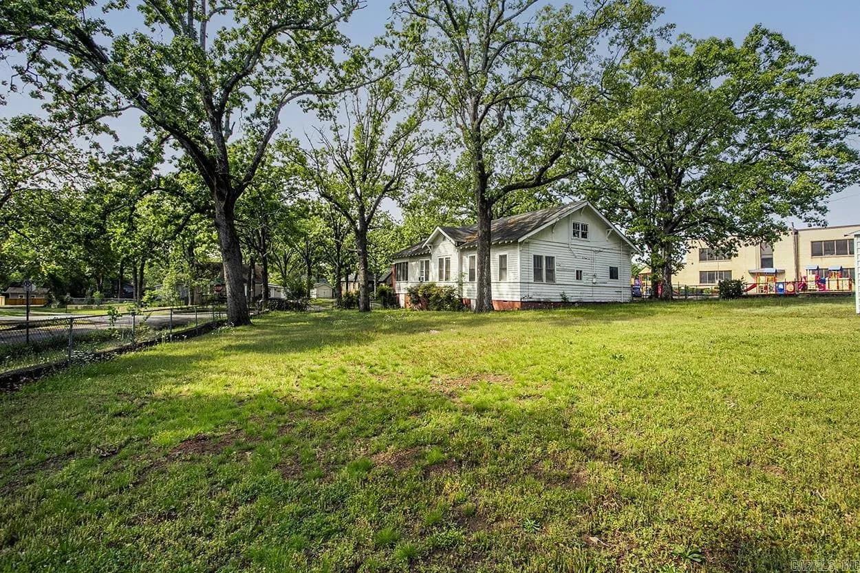 Property at 5222  Woodlawn - Image 8