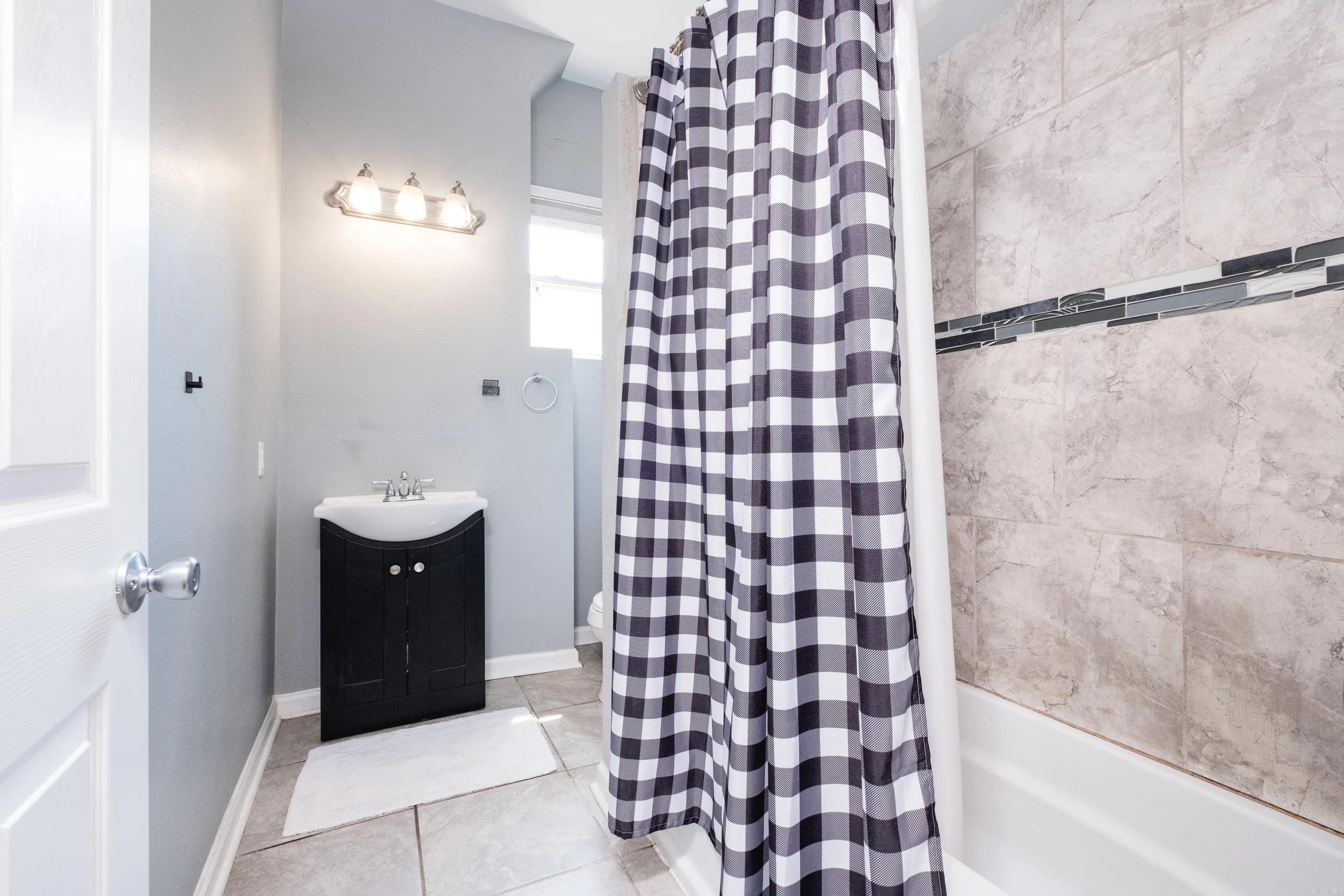 Property at 605 E 21st - Image 20