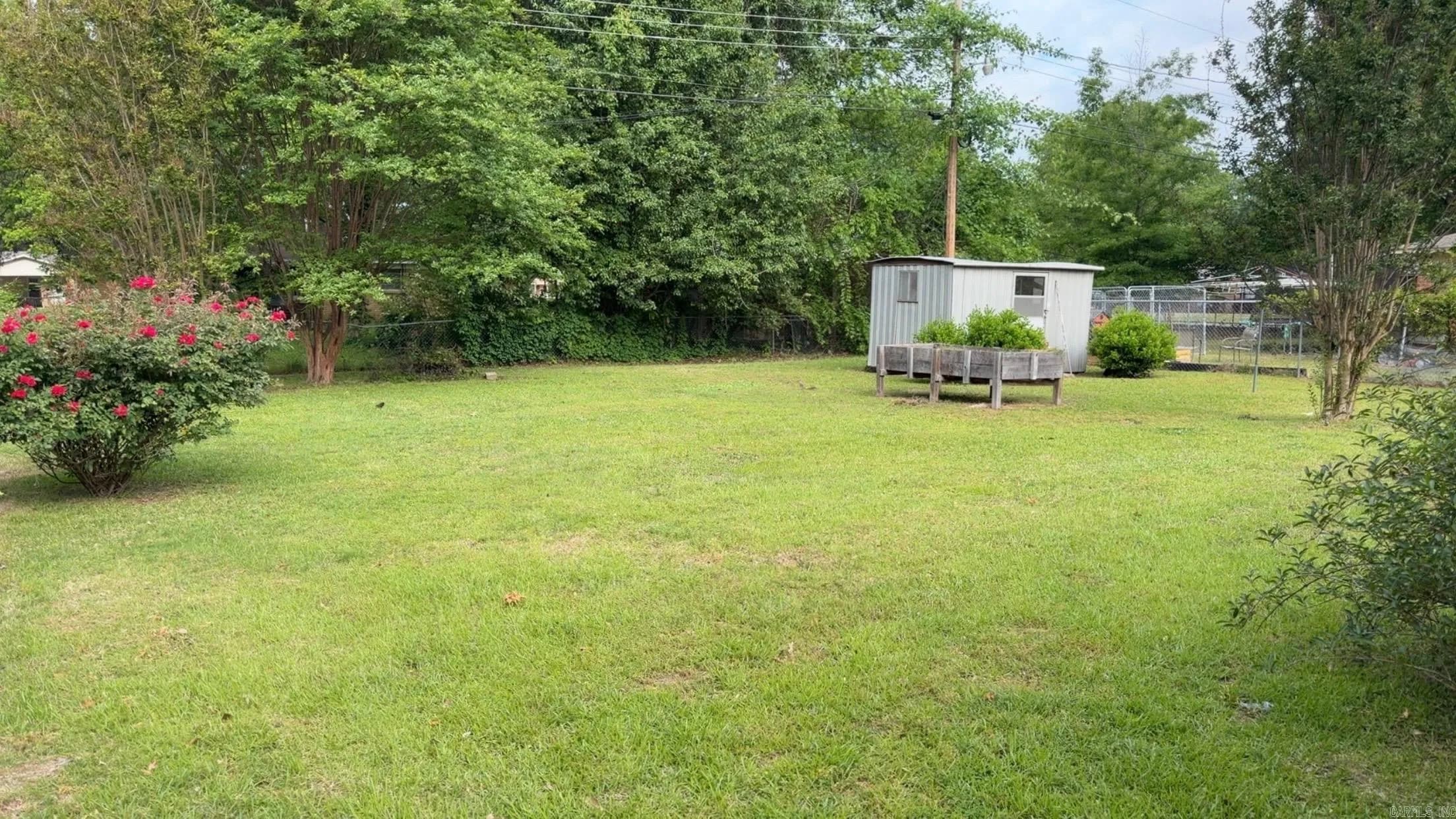 Property at 104 S Crestview - Image 13