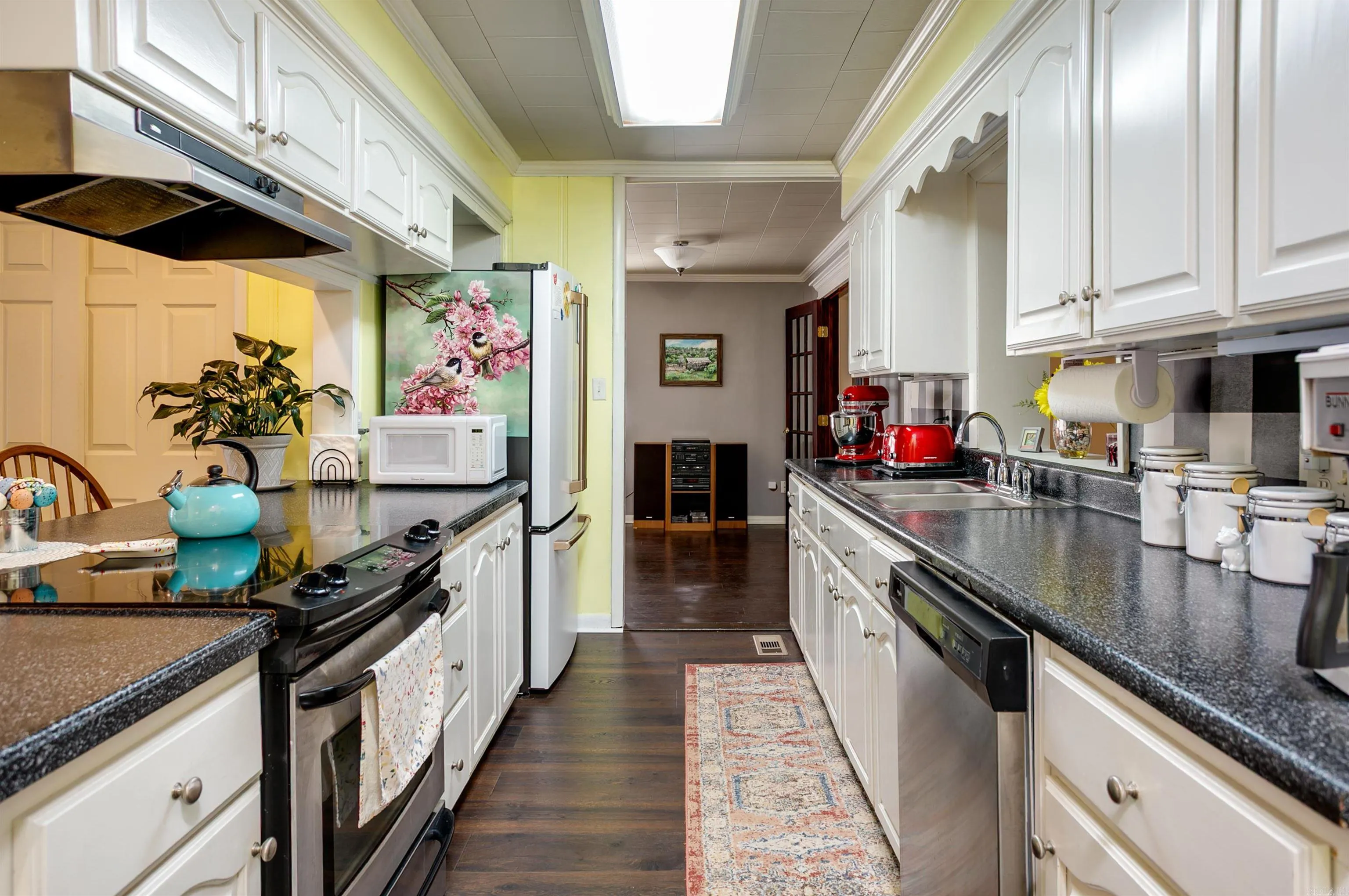 Property at 1110 W Nettleton - Image 8
