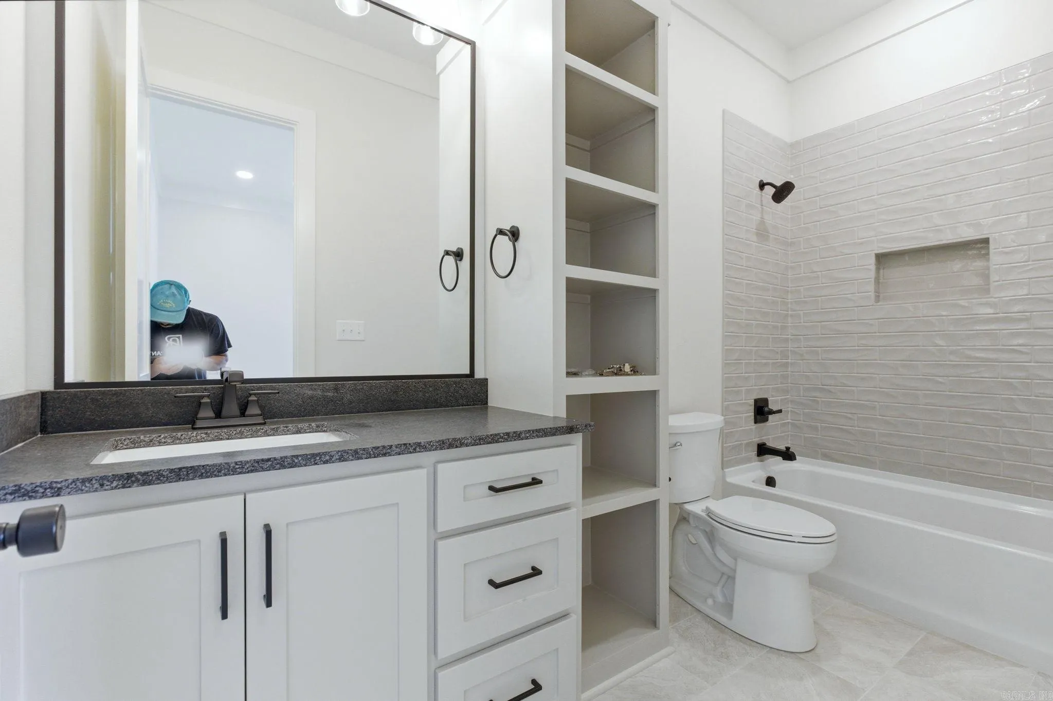 Property at 901  Cimarron - Image 33