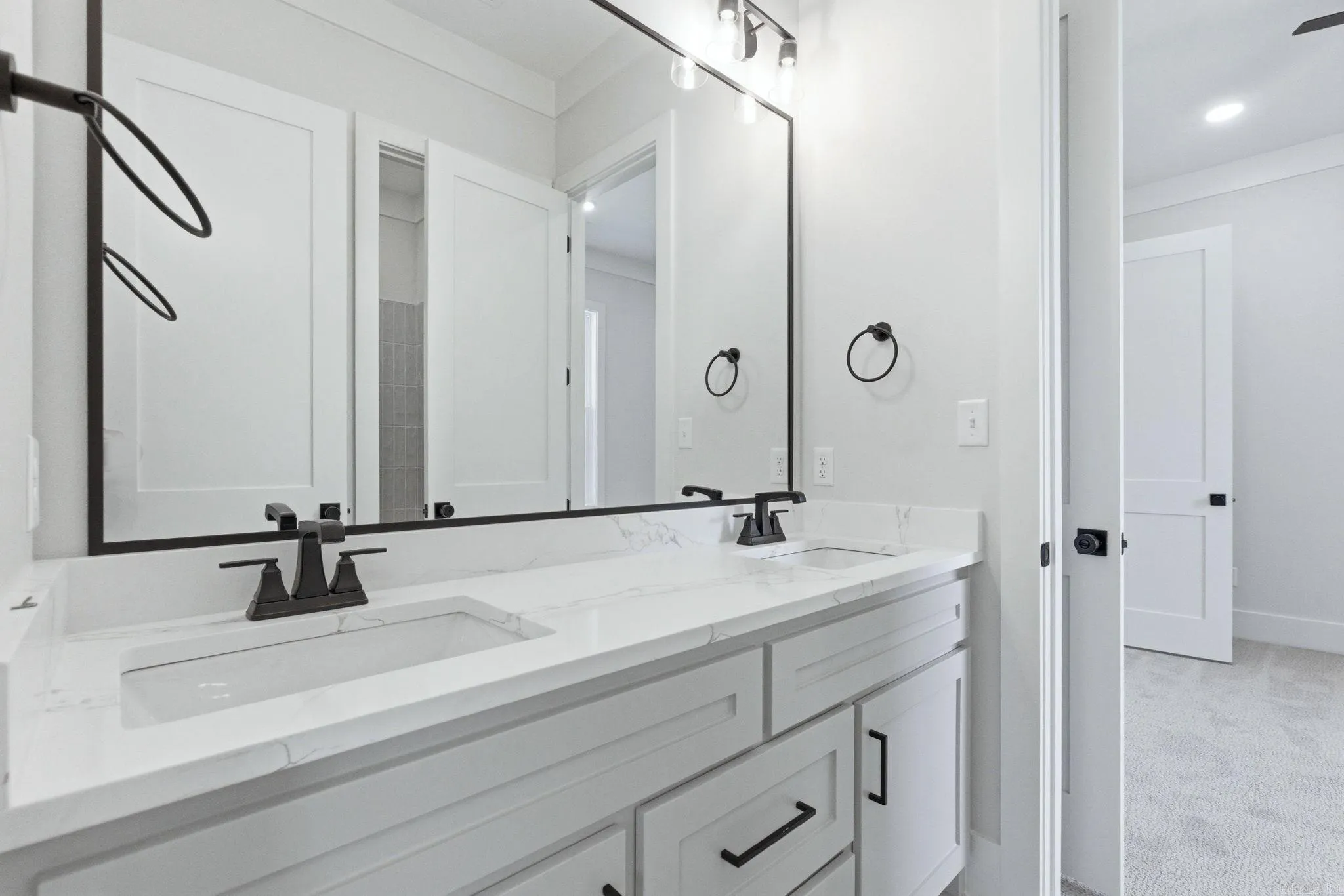 Property at 901  Cimarron - Image 37
