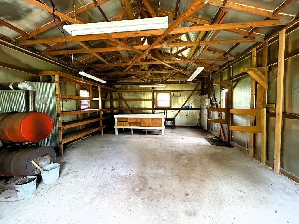 Property at 227  Cedar creek - Image 11