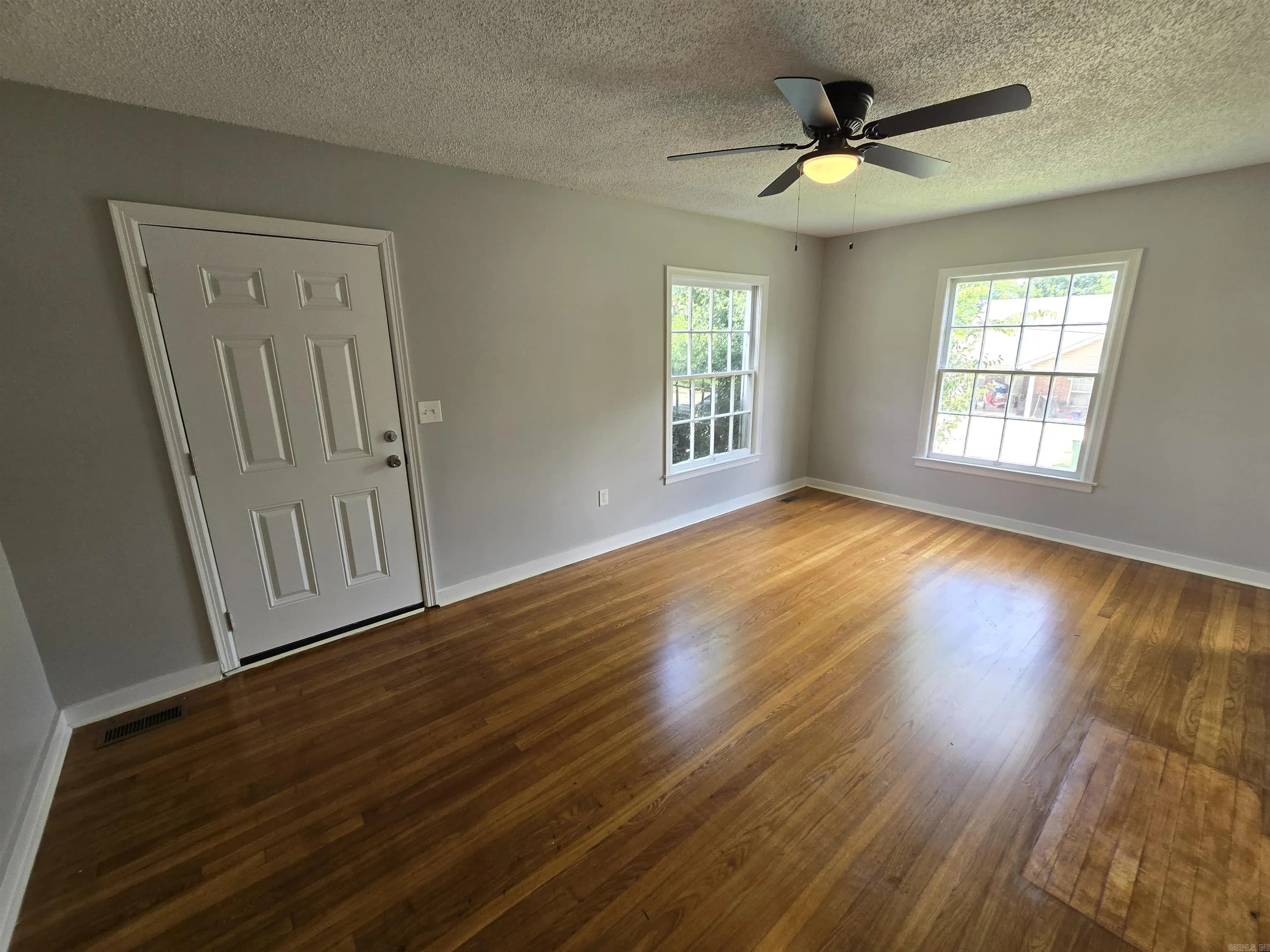 Property at 1630  Gum st - Image 4