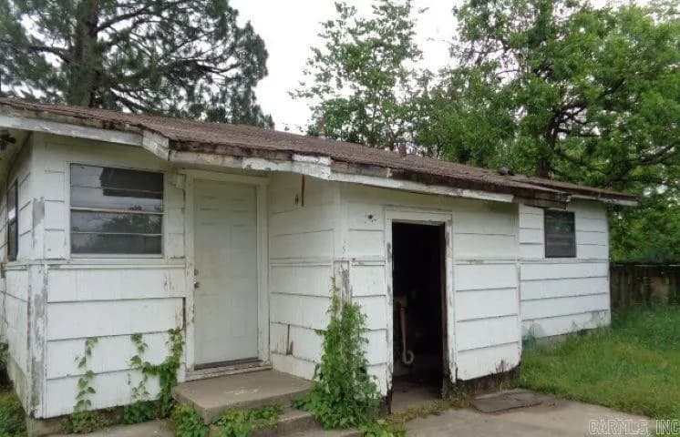 Property at 2101  Muldrow - Image 12